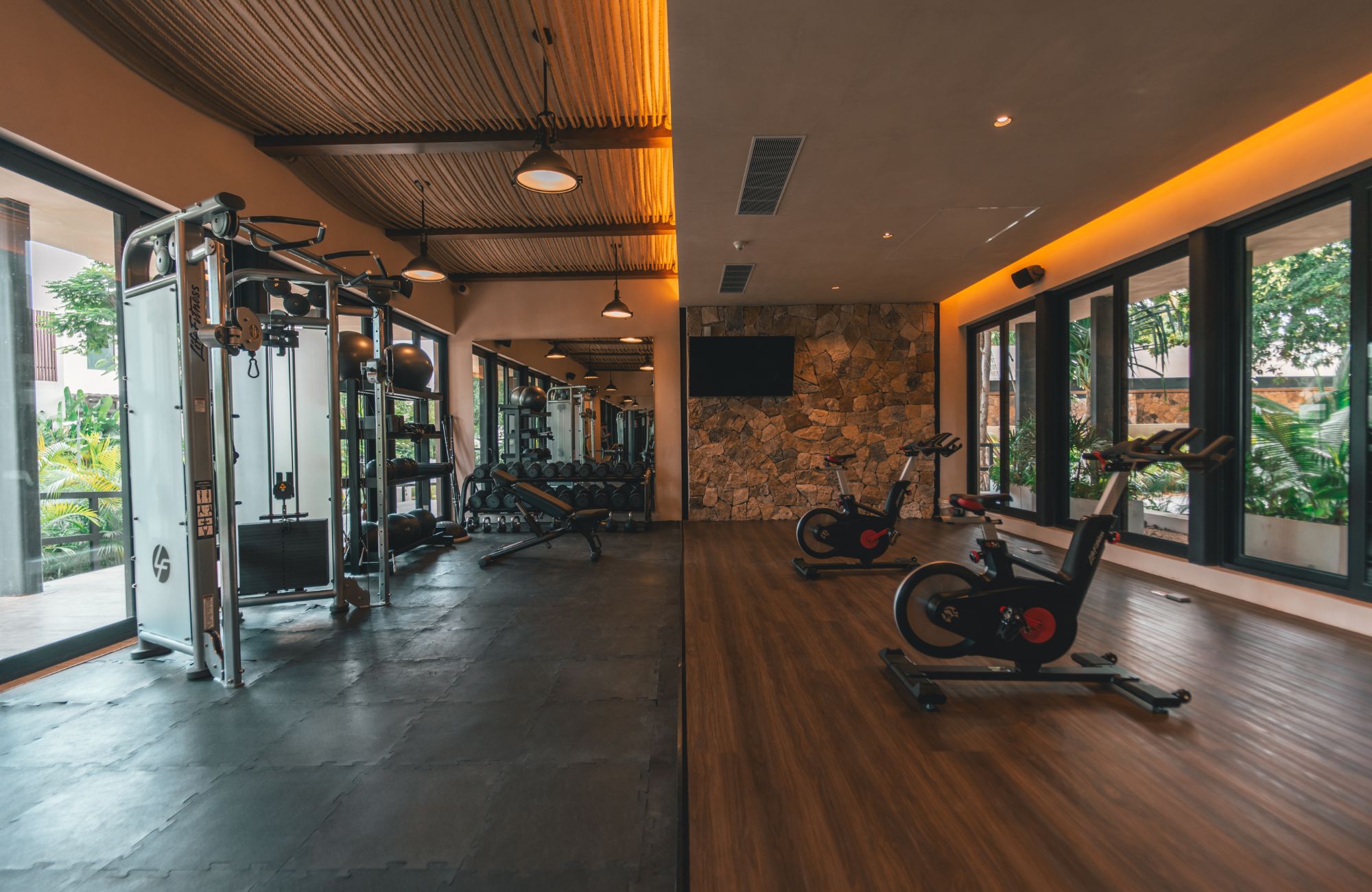 Condominio con alberca privada y cuarto de servicio, simulador de golf, Cine, venta, Zona Norte, Merida.