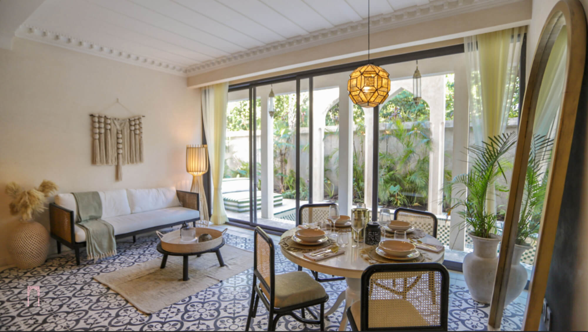 Condominium, full wall windows with green views, surrounded by trees, concierge, children area, yoga, gym, 958 m2 pool, and more amenities