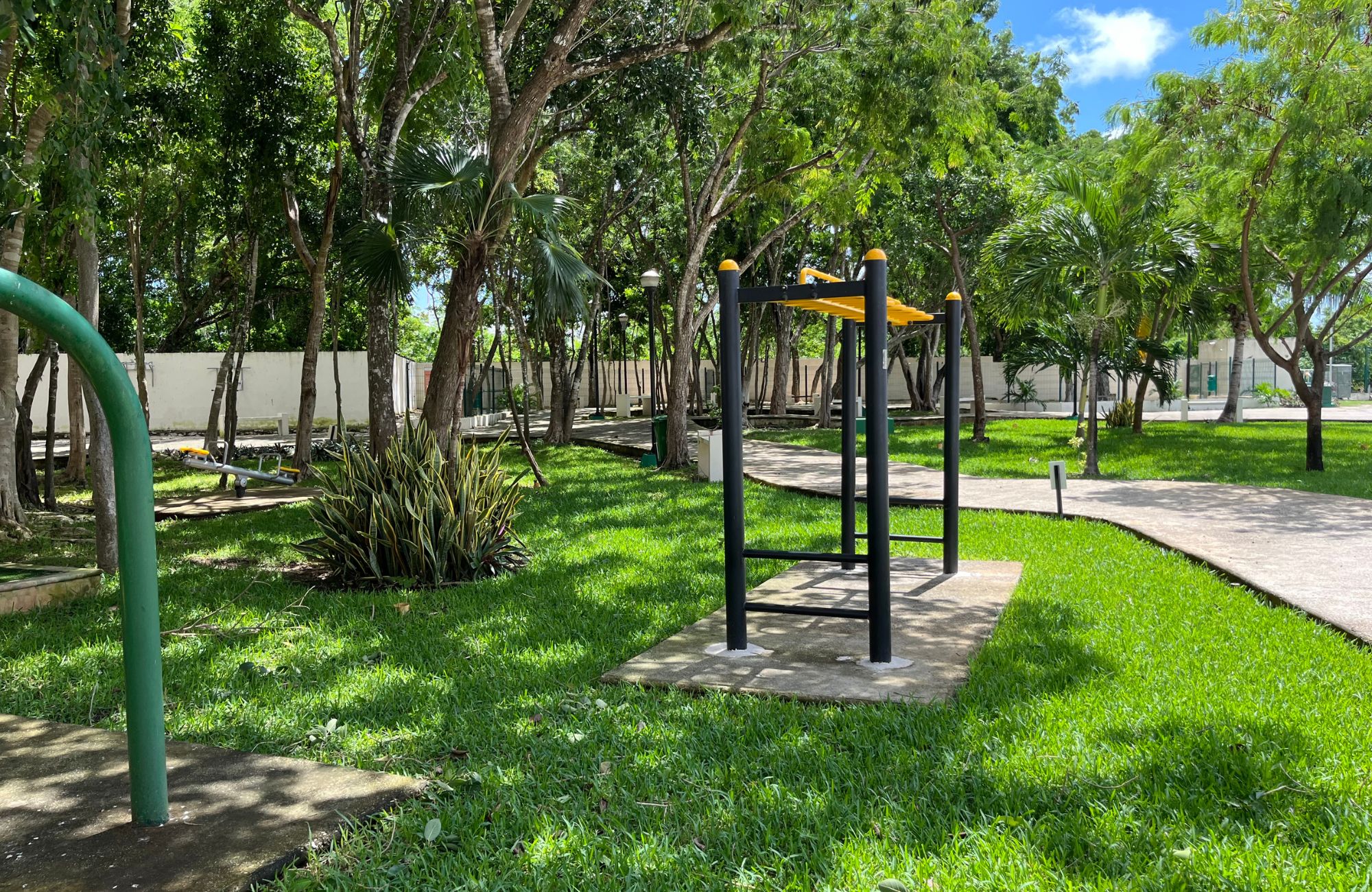 House in Residential Area with Pool and Pet Park, for Sale, Downtown Zone, Playa del Carmen.