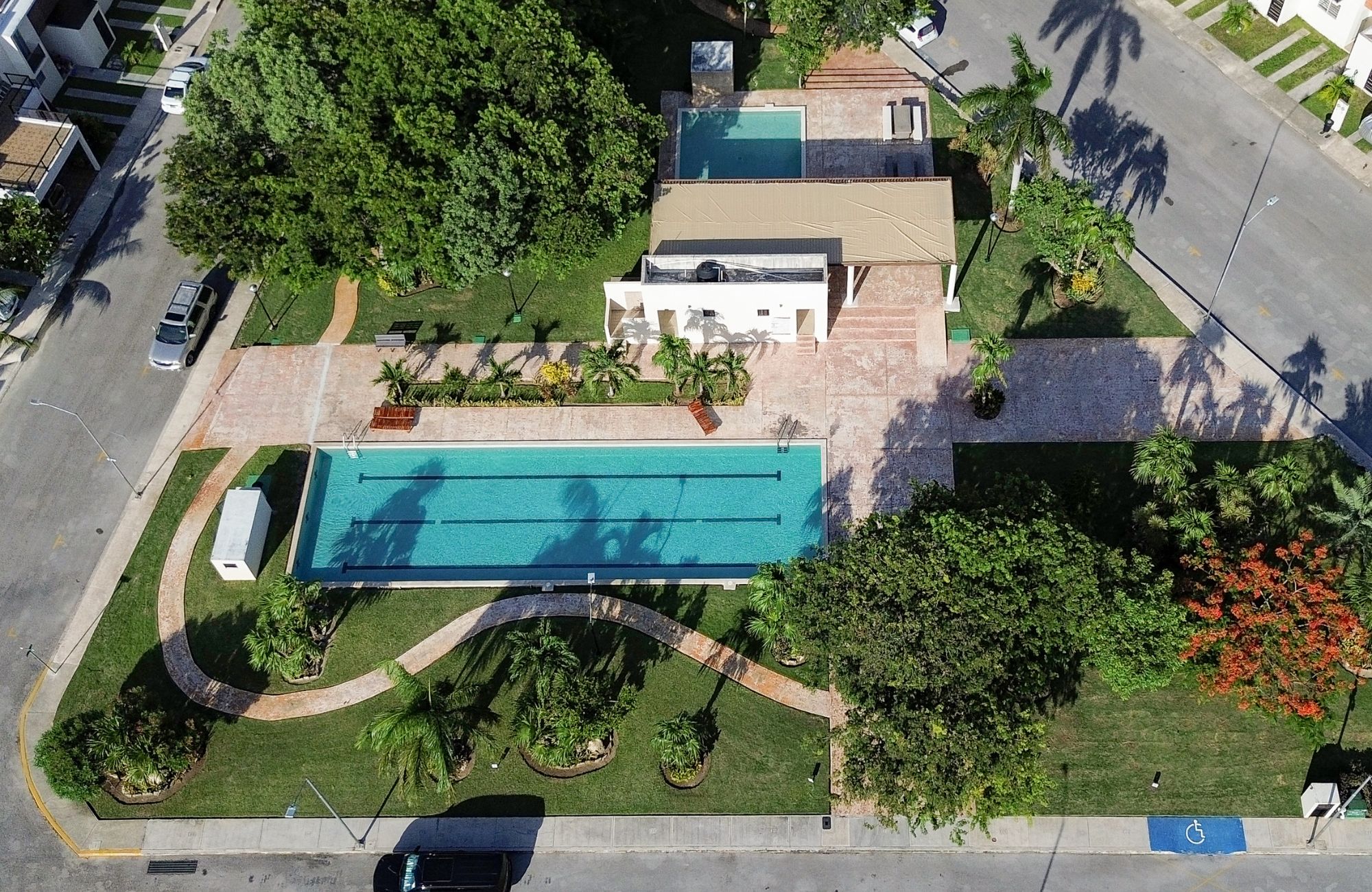 House in Residential Area with Pool and Pet Park, for Sale, Downtown Zone, Playa del Carmen.