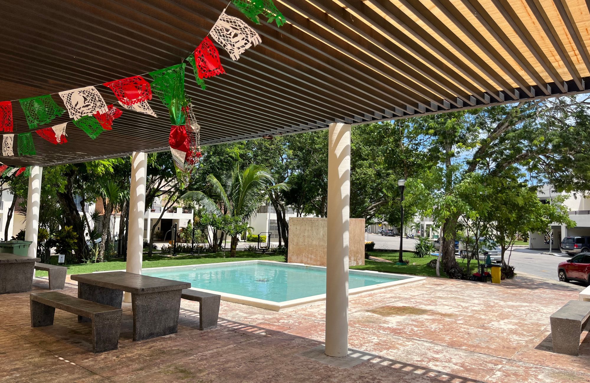House in Residential Area with Pool and Pet Park, for Sale, Downtown Zone, Playa del Carmen.