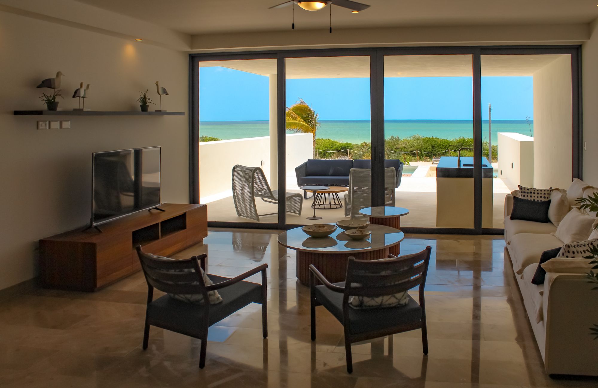 Departamento en venta con vista al campo de golf y lago, en Yucatan Country Club, venta M&eacute;rida.