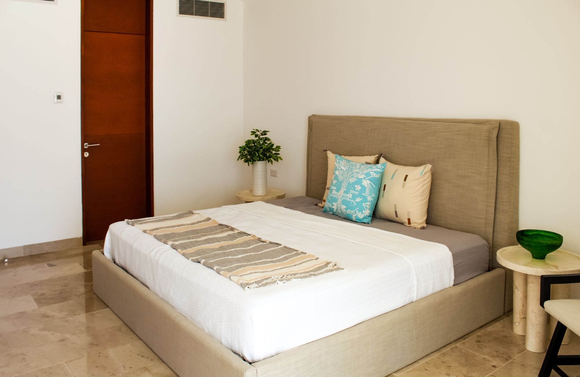 Departamento en venta con vista al campo de golf y lago, en Yucatan Country Club, venta M&eacute;rida.