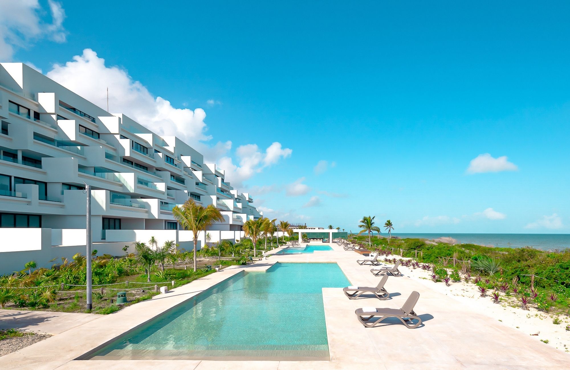 Departamento en venta con vista al campo de golf y lago, en Yucatan Country Club, venta M&eacute;rida.