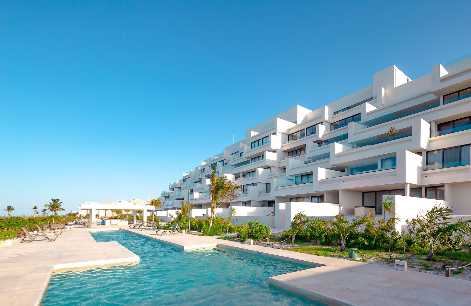 Departamento en venta con vista al campo de golf y lago, en Yucatan Country Club, venta M&eacute;rida.