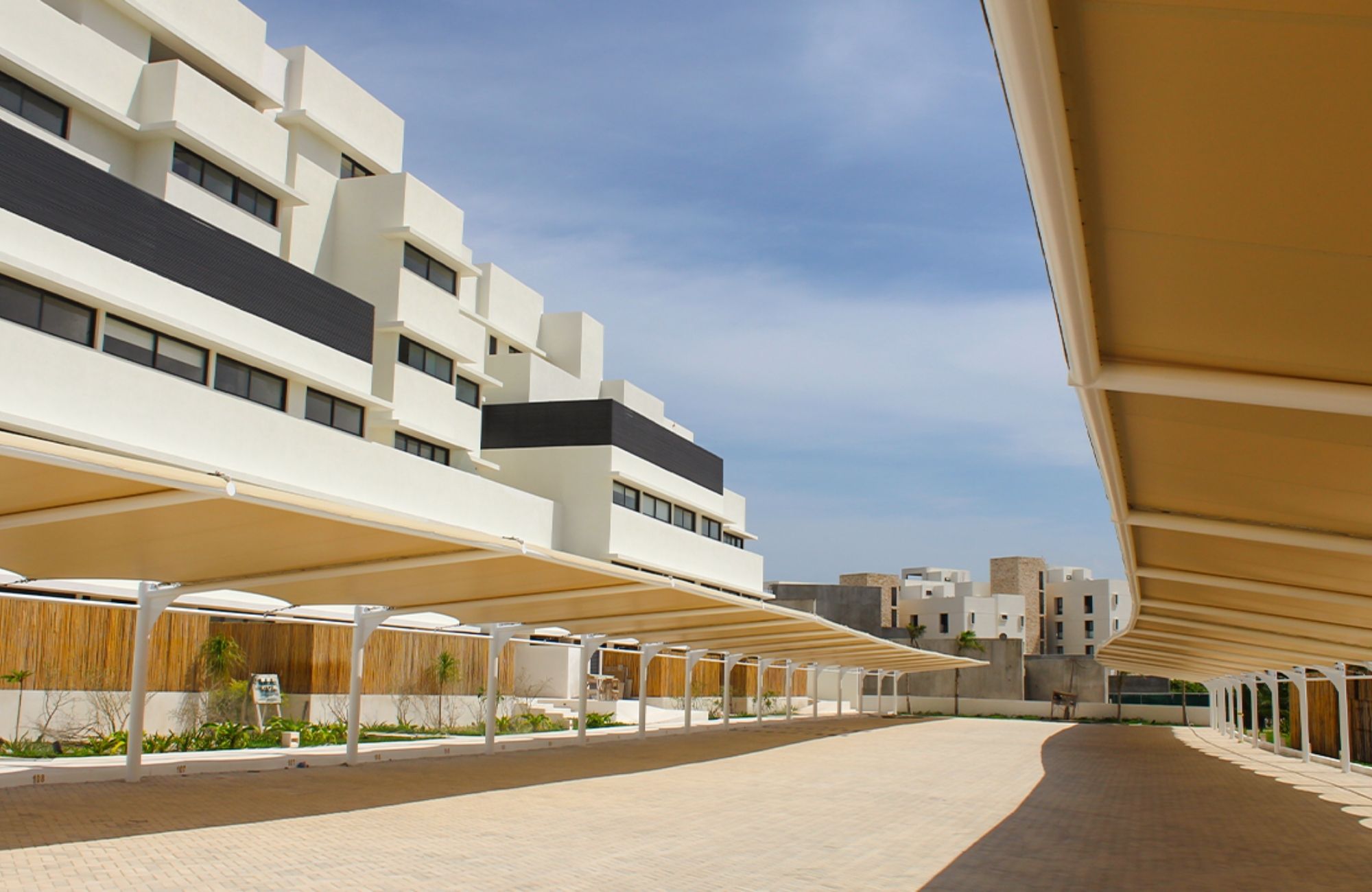 Departamento en venta con vista al campo de golf y lago, en Yucatan Country Club, venta M&eacute;rida.