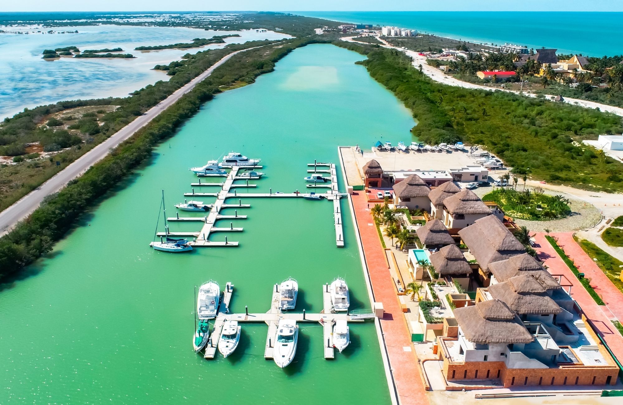 Departamento en venta con vista al campo de golf y lago, en Yucatan Country Club, venta M&eacute;rida.