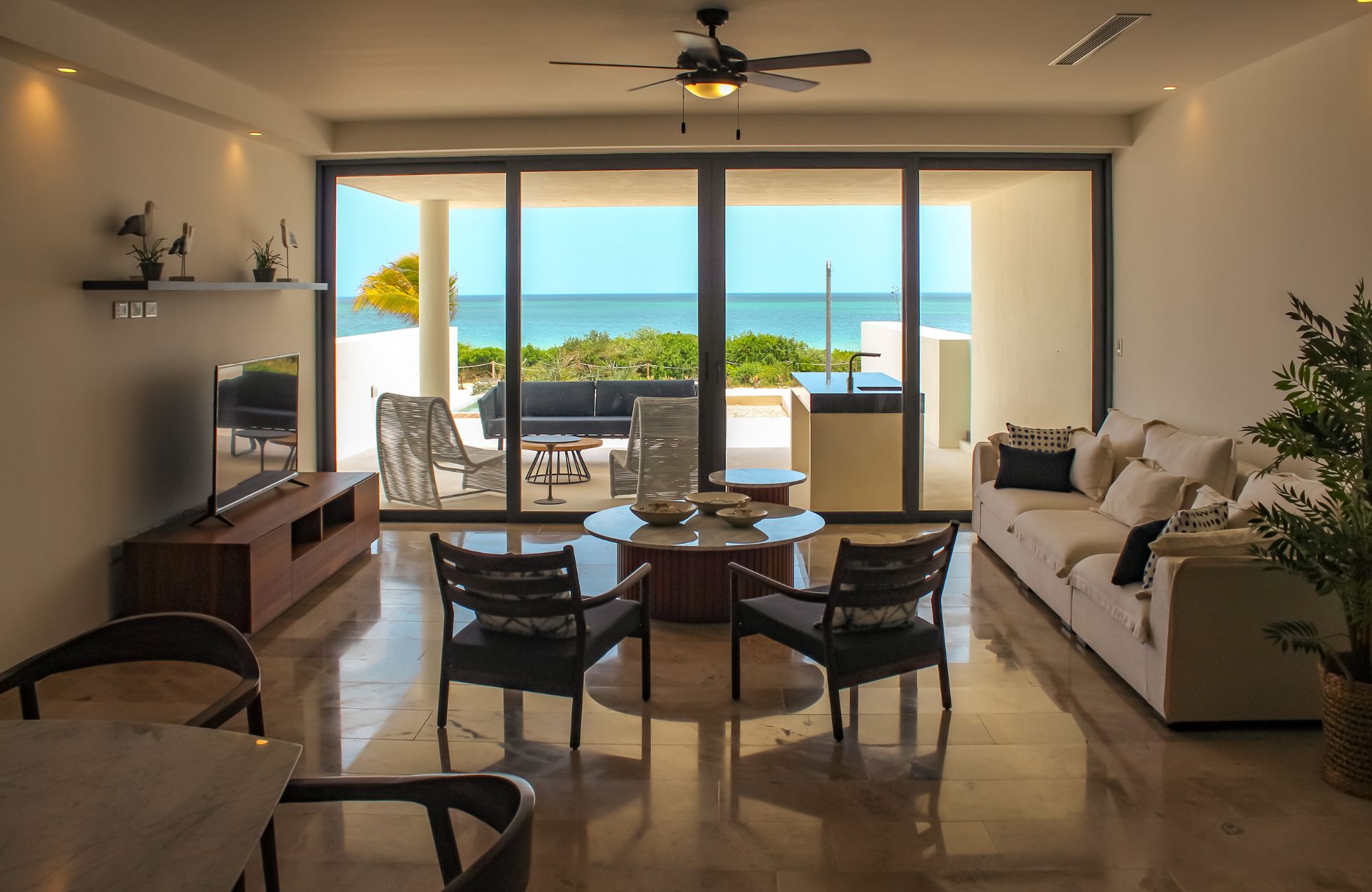 Departamento en venta con vista al campo de golf y lago, en Yucatan Country Club, venta M&eacute;rida.