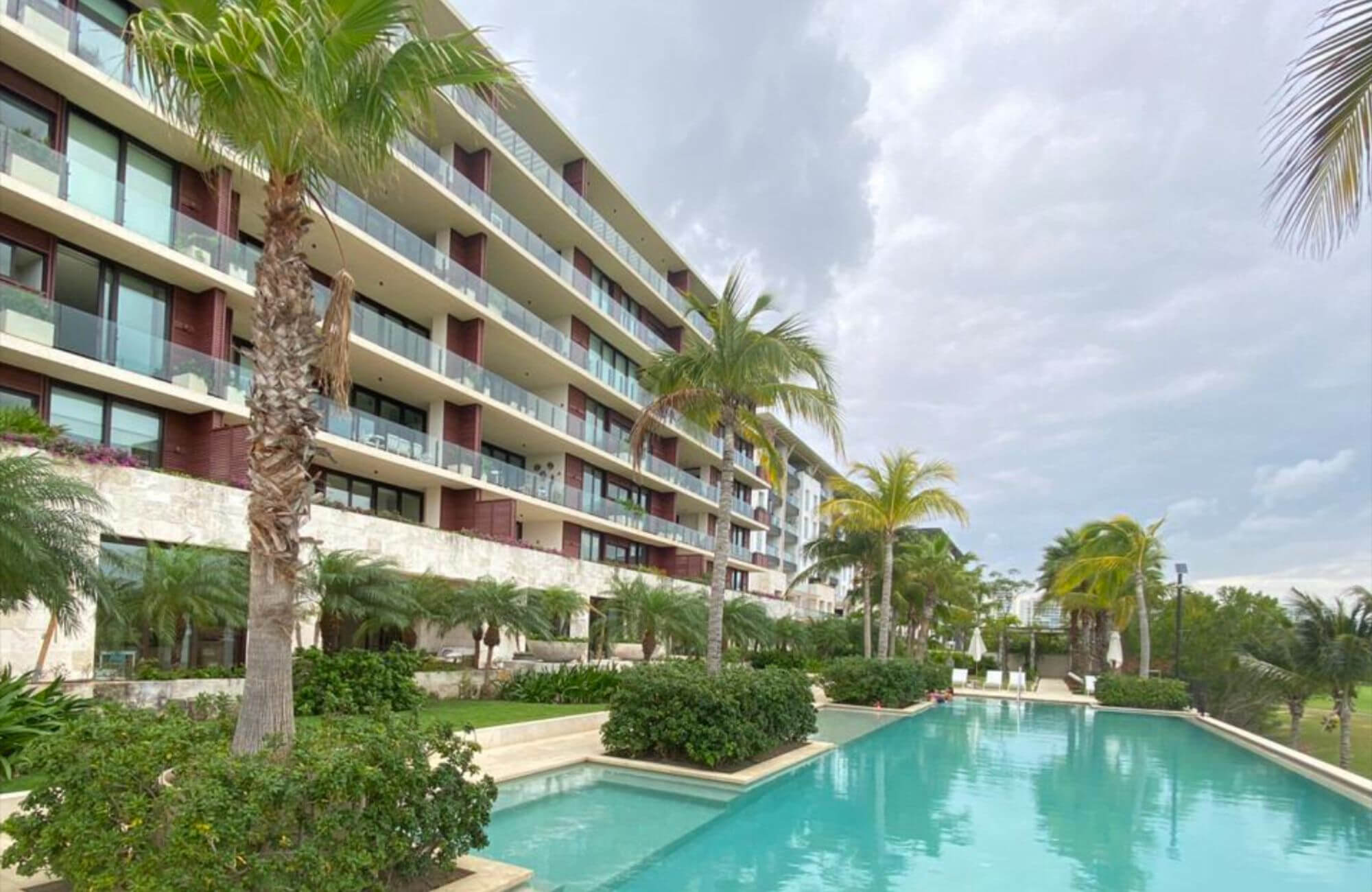 Apartment with Terrace and Pool for Sale, Hotel Zone, Puerto Cancun