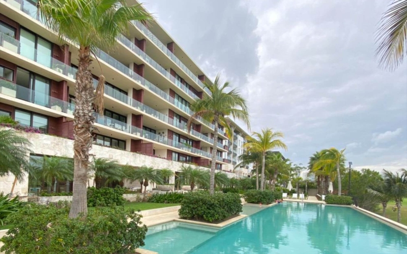 Apartment with Terrace and Pool for Sale, Hotel Zone, Puerto Cancun