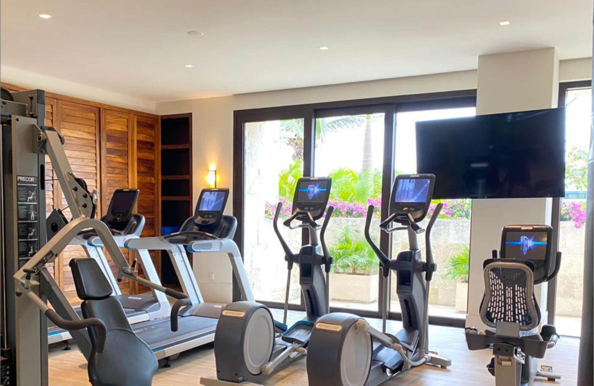 Apartment with Terrace and Pool for Sale, Hotel Zone, Puerto Cancun