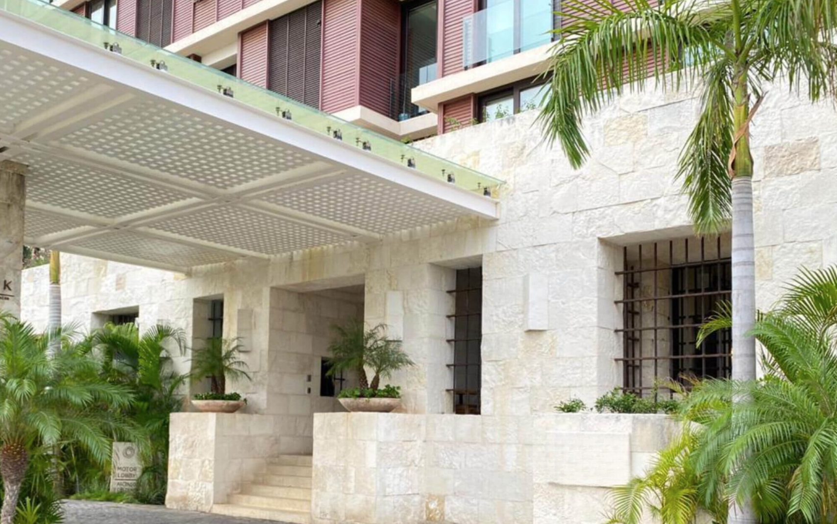 Apartment with Terrace and Pool for Sale, Hotel Zone, Puerto Cancun