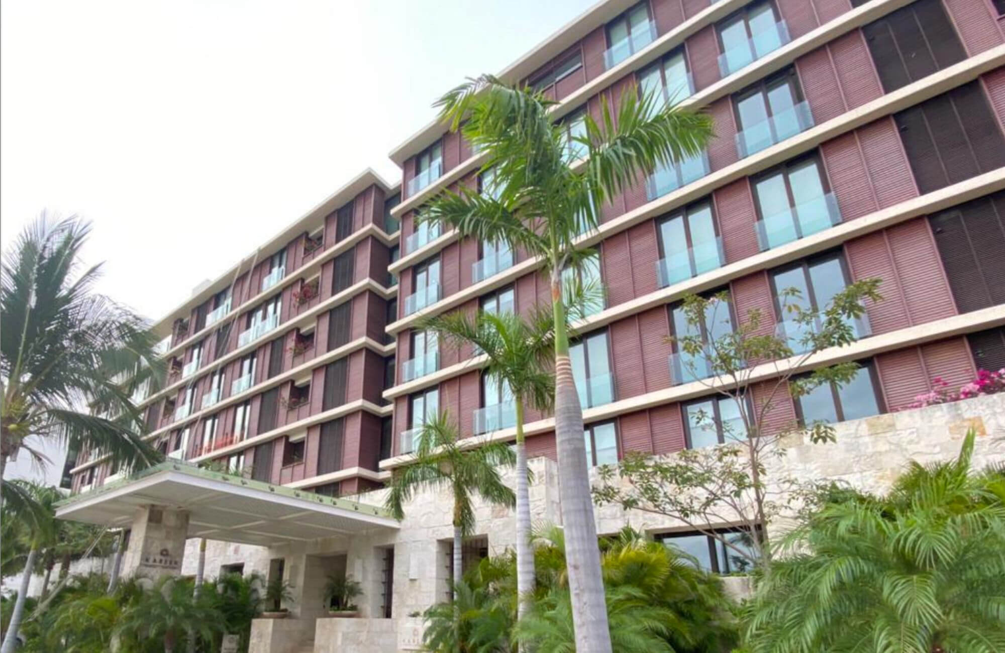 Apartment with Terrace and Pool for Sale, Hotel Zone, Puerto Cancun