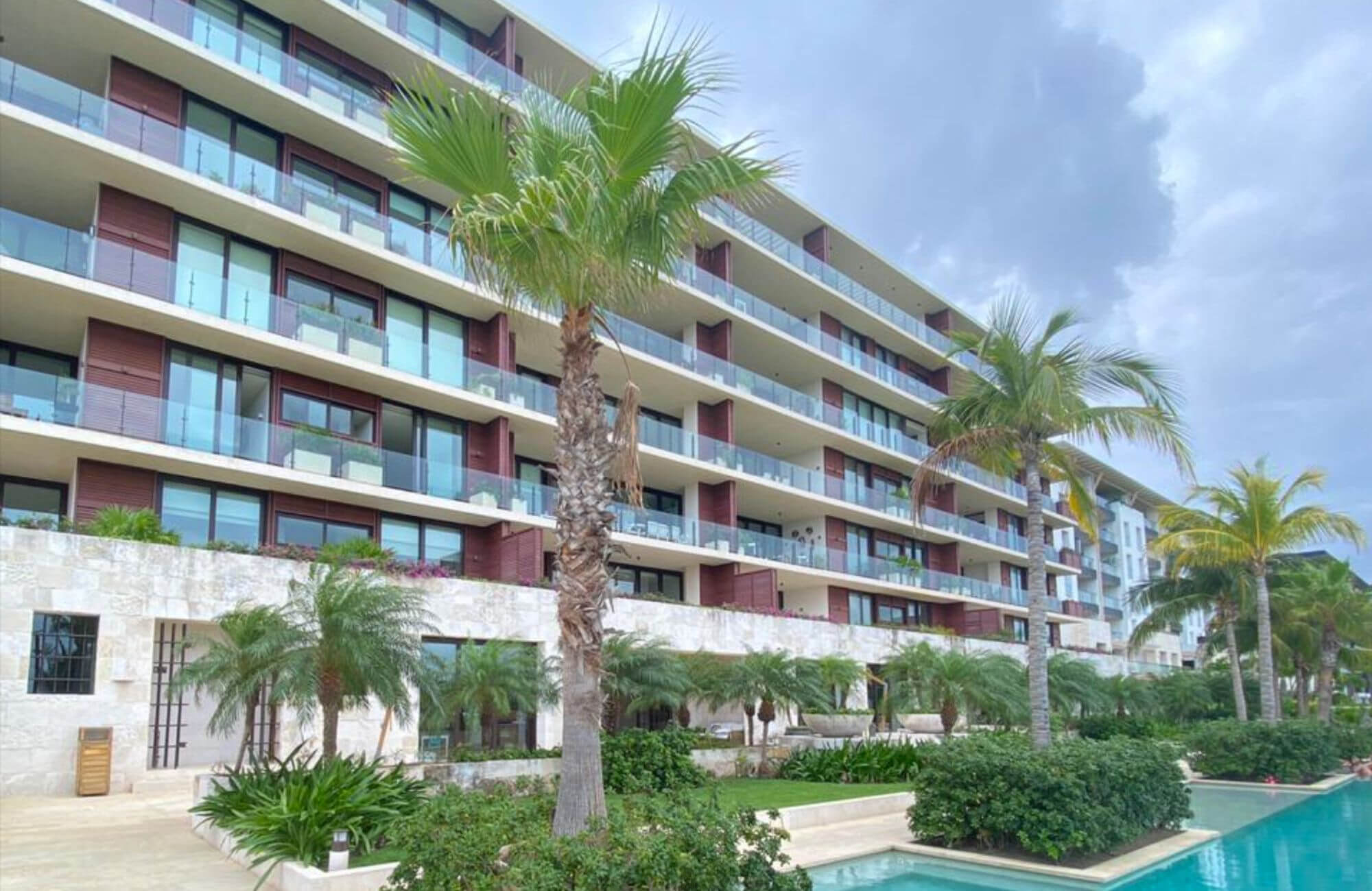 Apartment with Terrace and Pool for Sale, Hotel Zone, Puerto Cancun