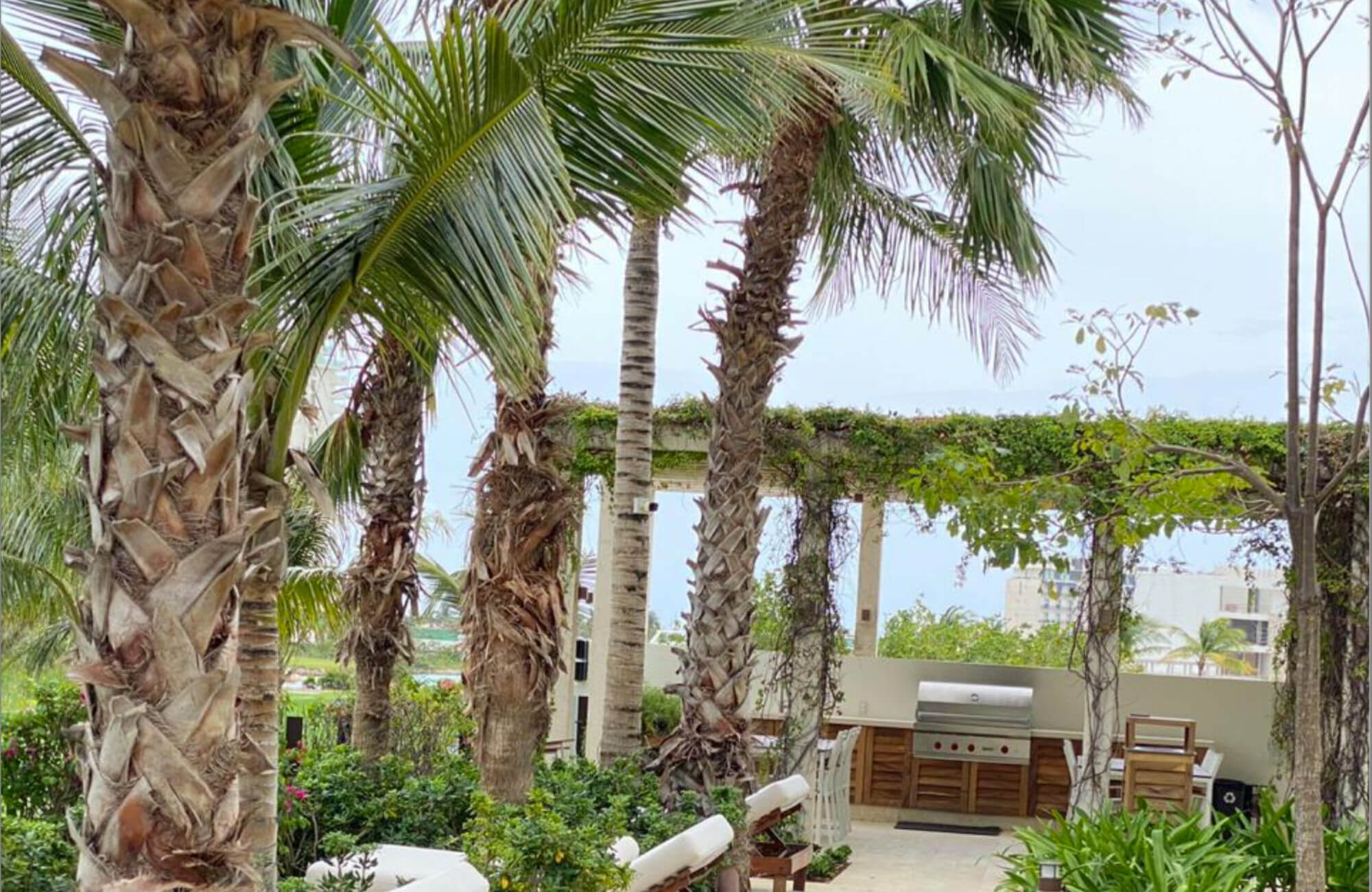 Apartment with Terrace and Pool for Sale, Hotel Zone, Puerto Cancun