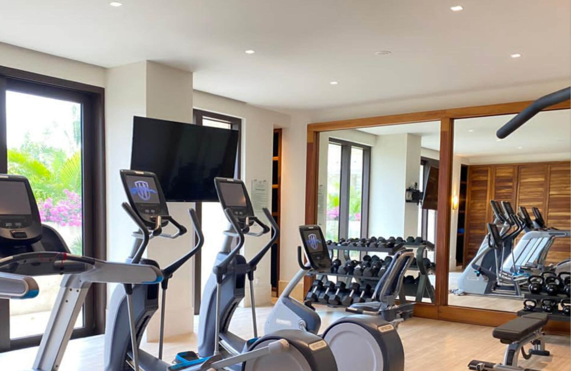 Apartment with Terrace and Pool for Sale, Hotel Zone, Puerto Cancun