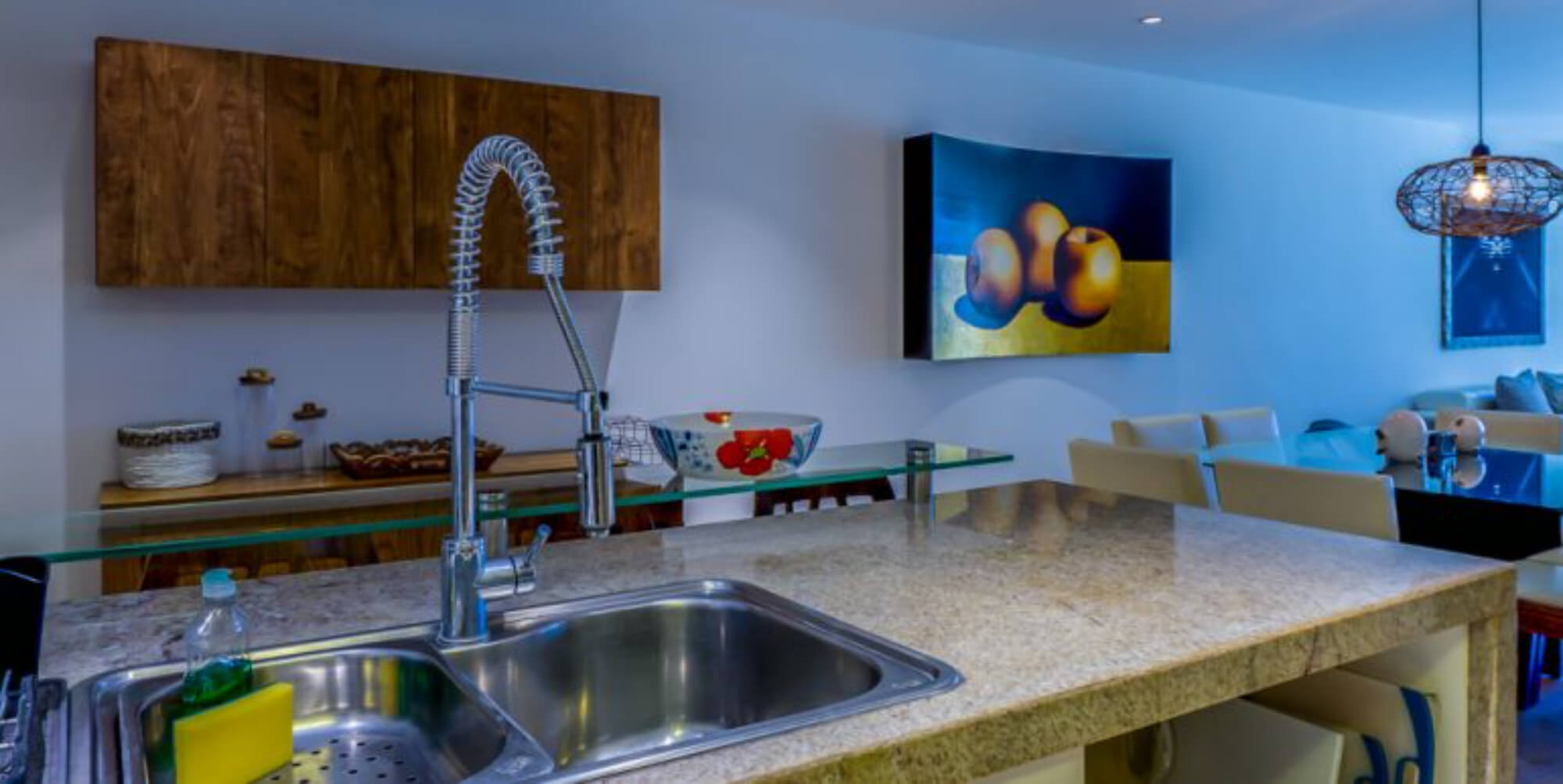 Departamento con family room, rooftop con jacuzzi y alberca con vista al campo de golf, club de playa, casa club y amenidade