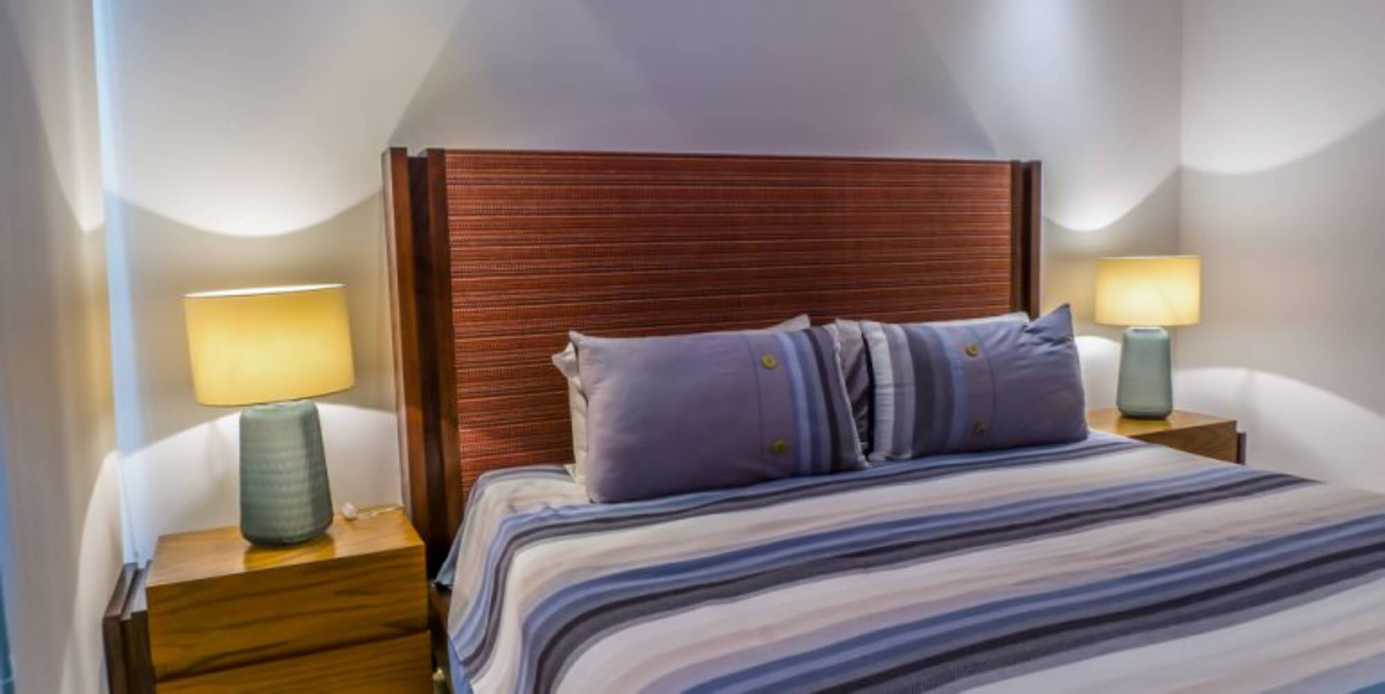 Departamento con family room, rooftop con jacuzzi y alberca con vista al campo de golf, club de playa, casa club y amenidade