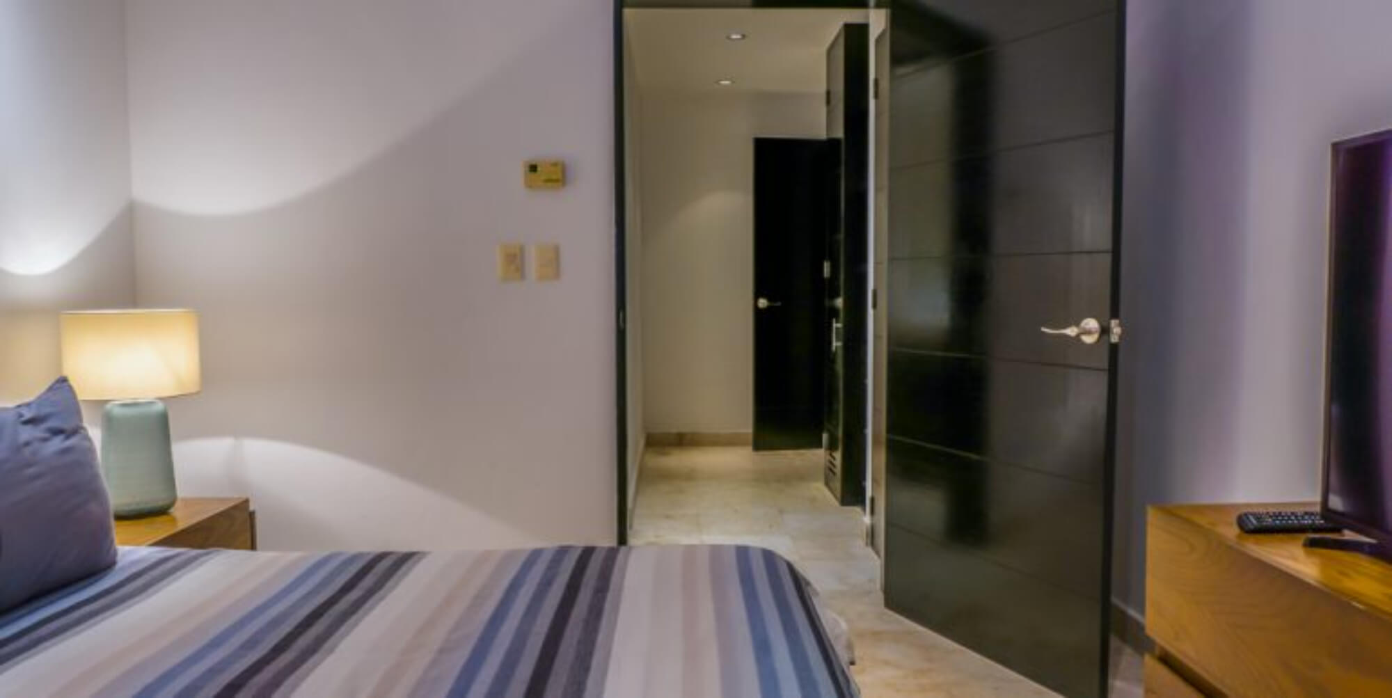 Departamento con family room, rooftop con jacuzzi y alberca con vista al campo de golf, club de playa, casa club y amenidade