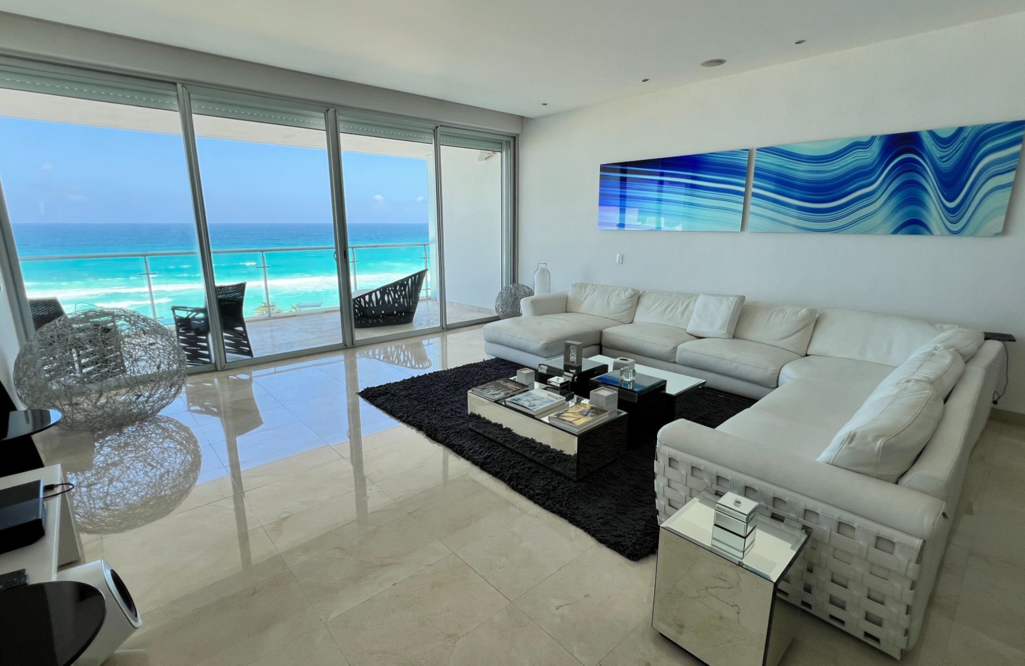 Lagoon-view penthouse for sale, Zona Hotelera, Canc&uacute;n