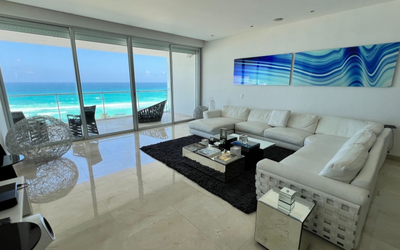 Oceanfront luxury condo, for sale, in Emerald, Hotel Zone, Cancun