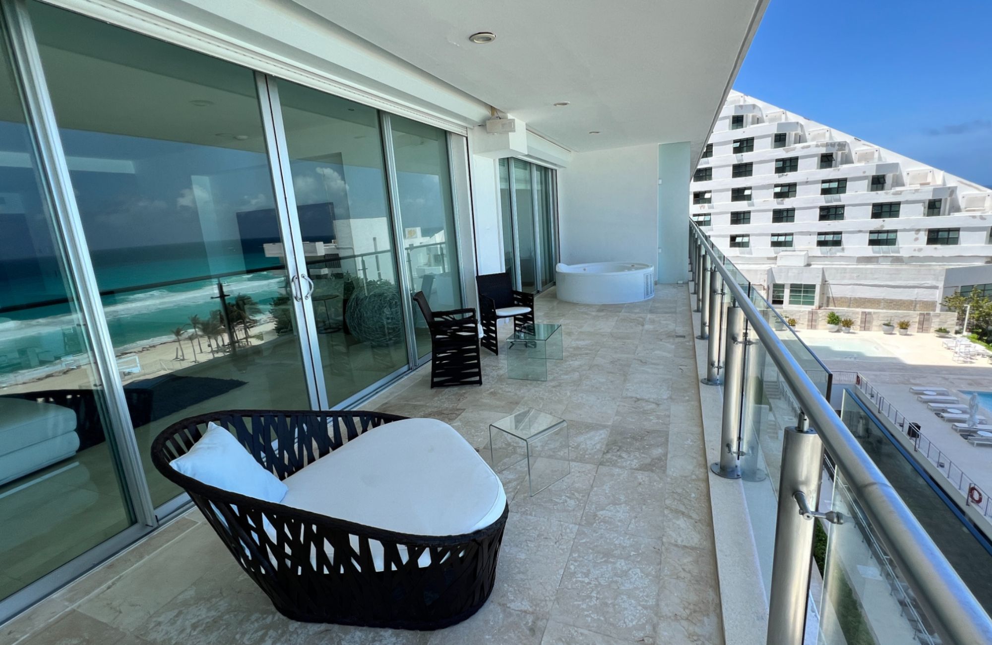 Lagoon-view penthouse for sale, Zona Hotelera, Canc&uacute;n