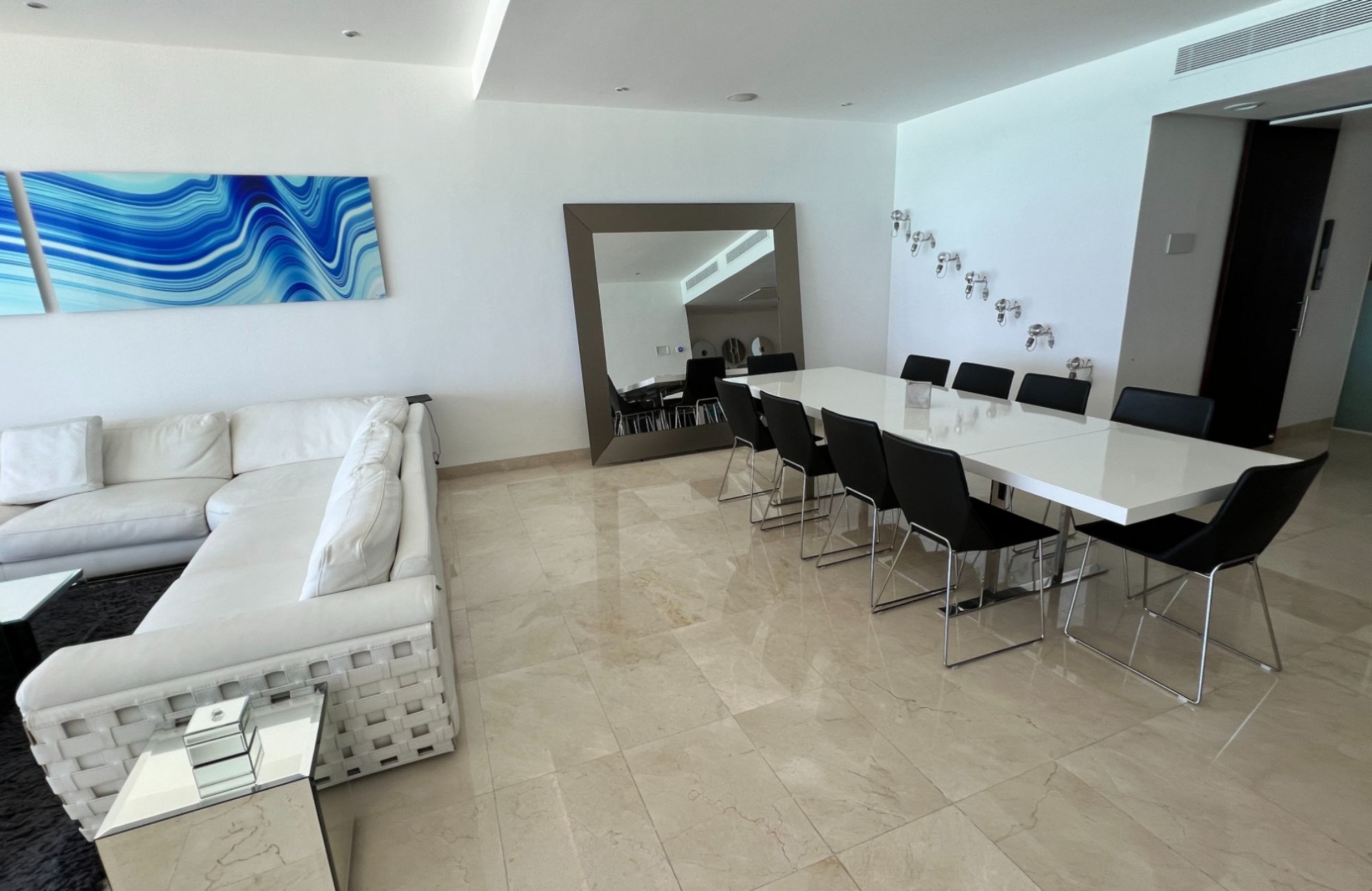 Lagoon-view penthouse for sale, Zona Hotelera, Canc&uacute;n