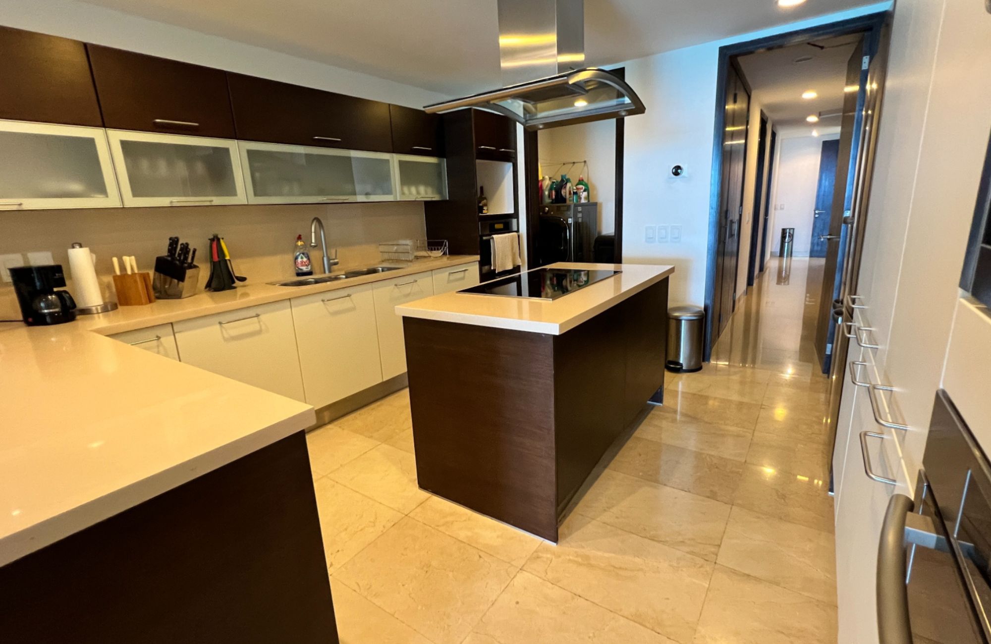 Lagoon-view penthouse for sale, Zona Hotelera, Canc&uacute;n