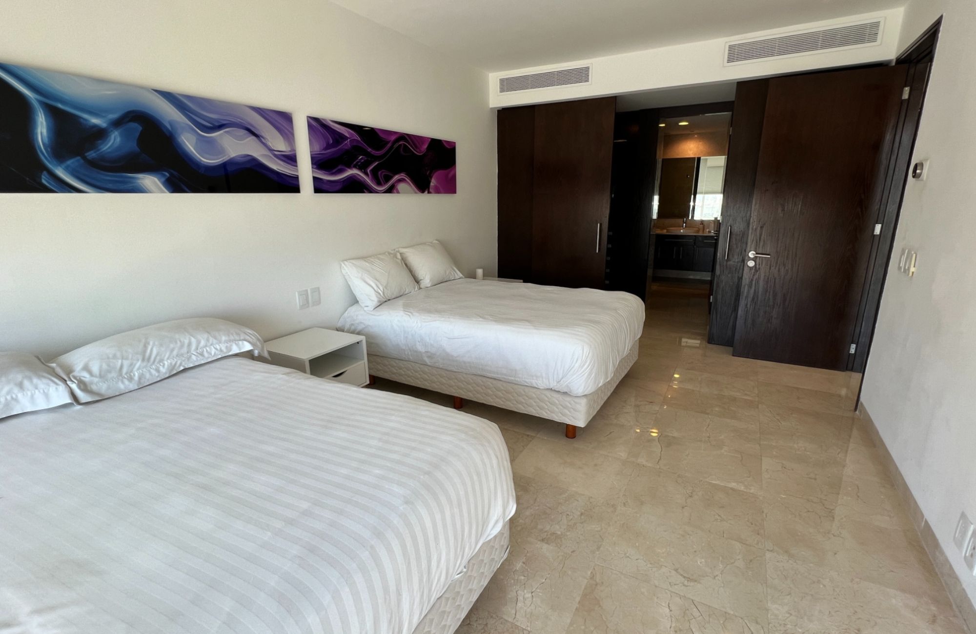 Lagoon-view penthouse for sale, Zona Hotelera, Canc&uacute;n