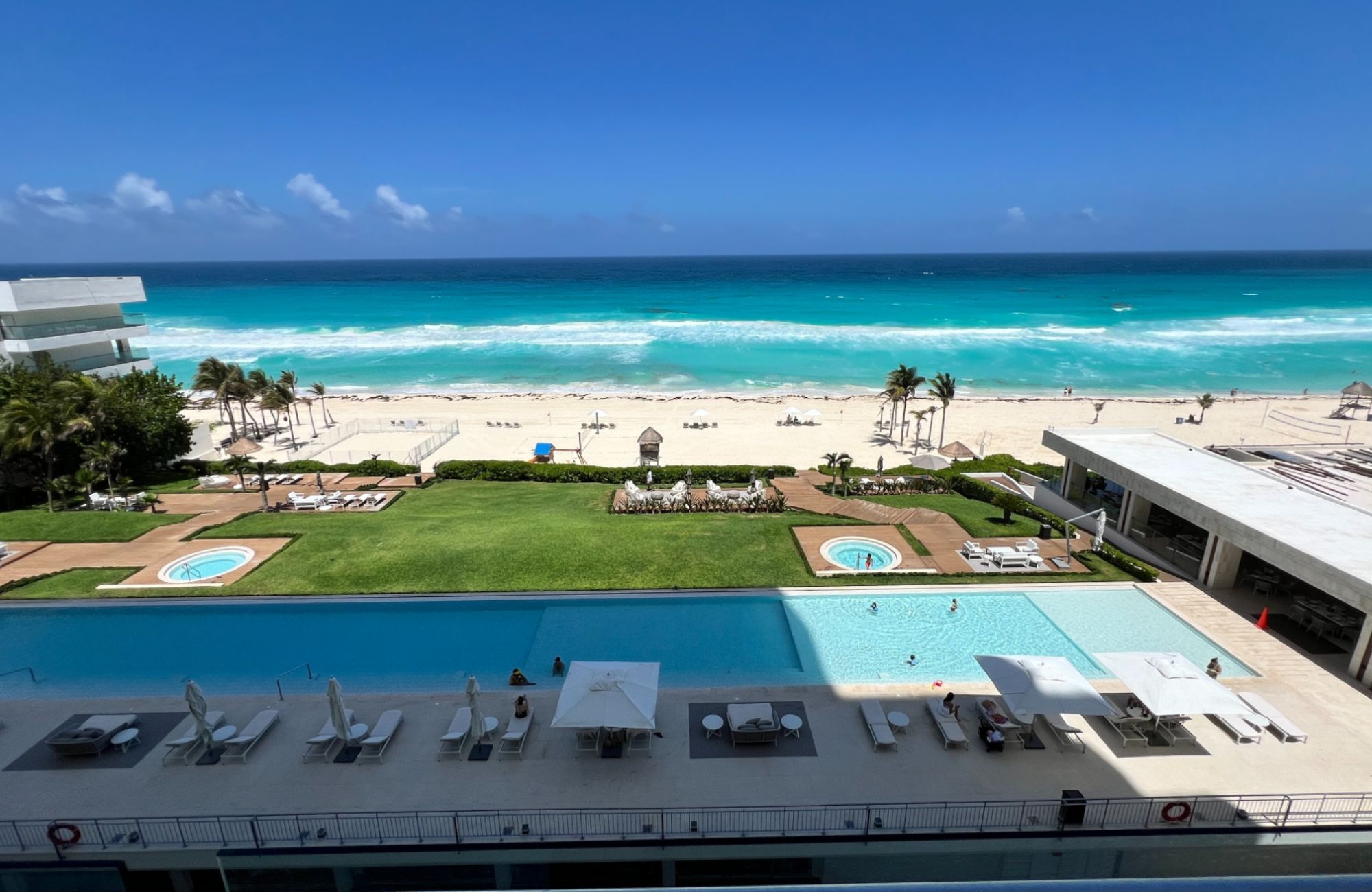 Lagoon-view penthouse for sale, Zona Hotelera, Canc&uacute;n