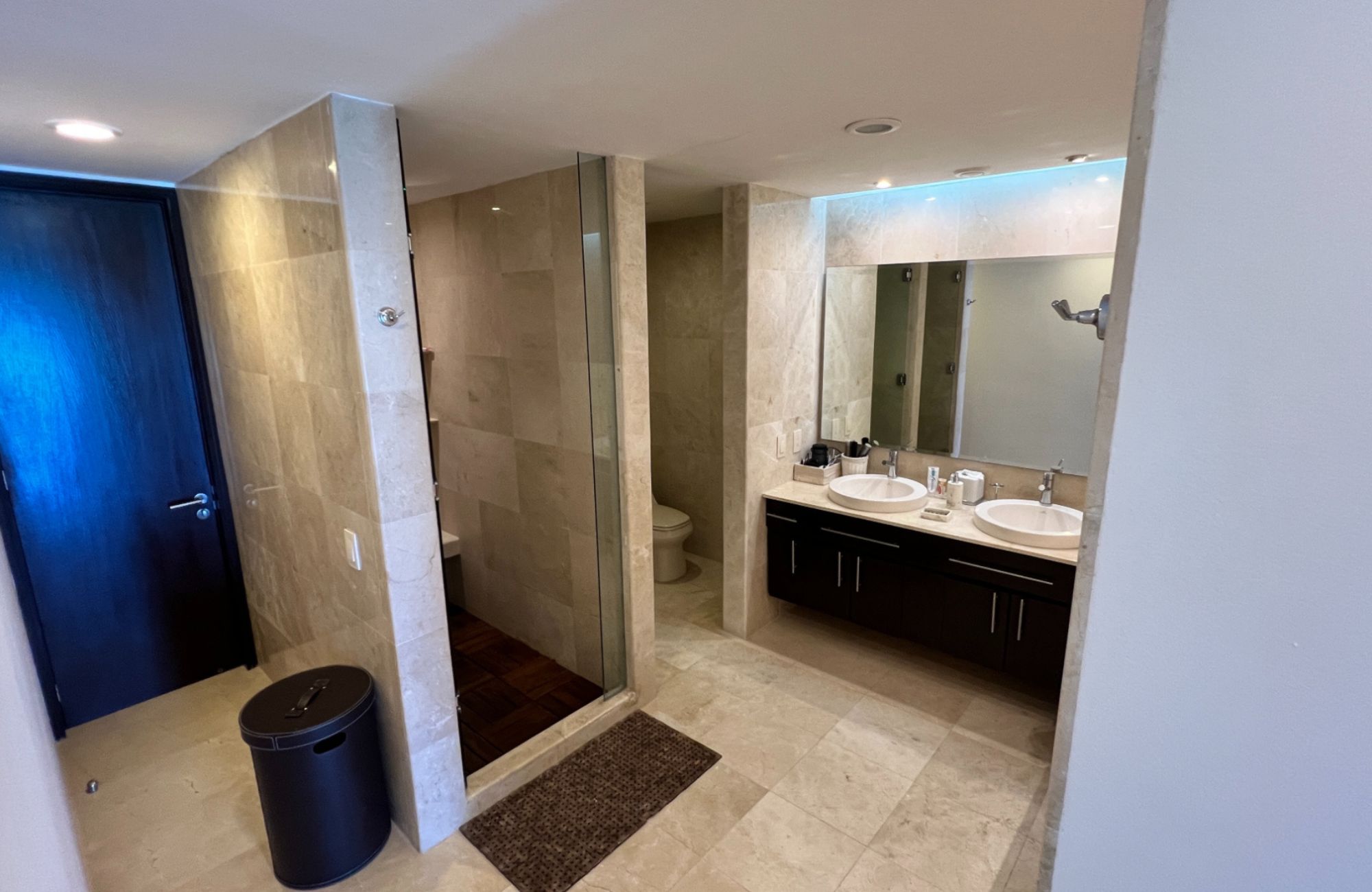 Lagoon-view penthouse for sale, Zona Hotelera, Canc&uacute;n