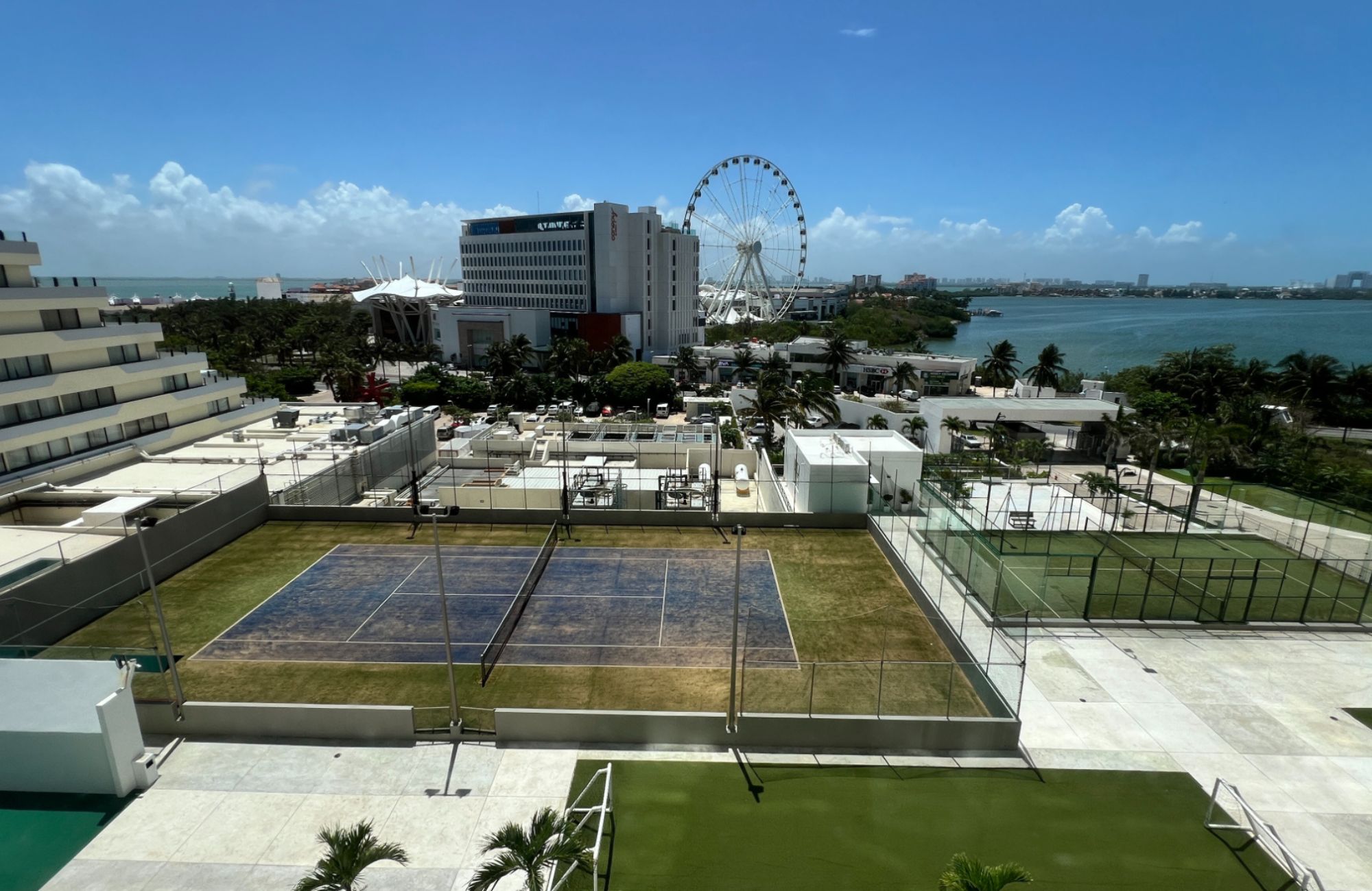 Lagoon-view penthouse for sale, Zona Hotelera, Canc&uacute;n