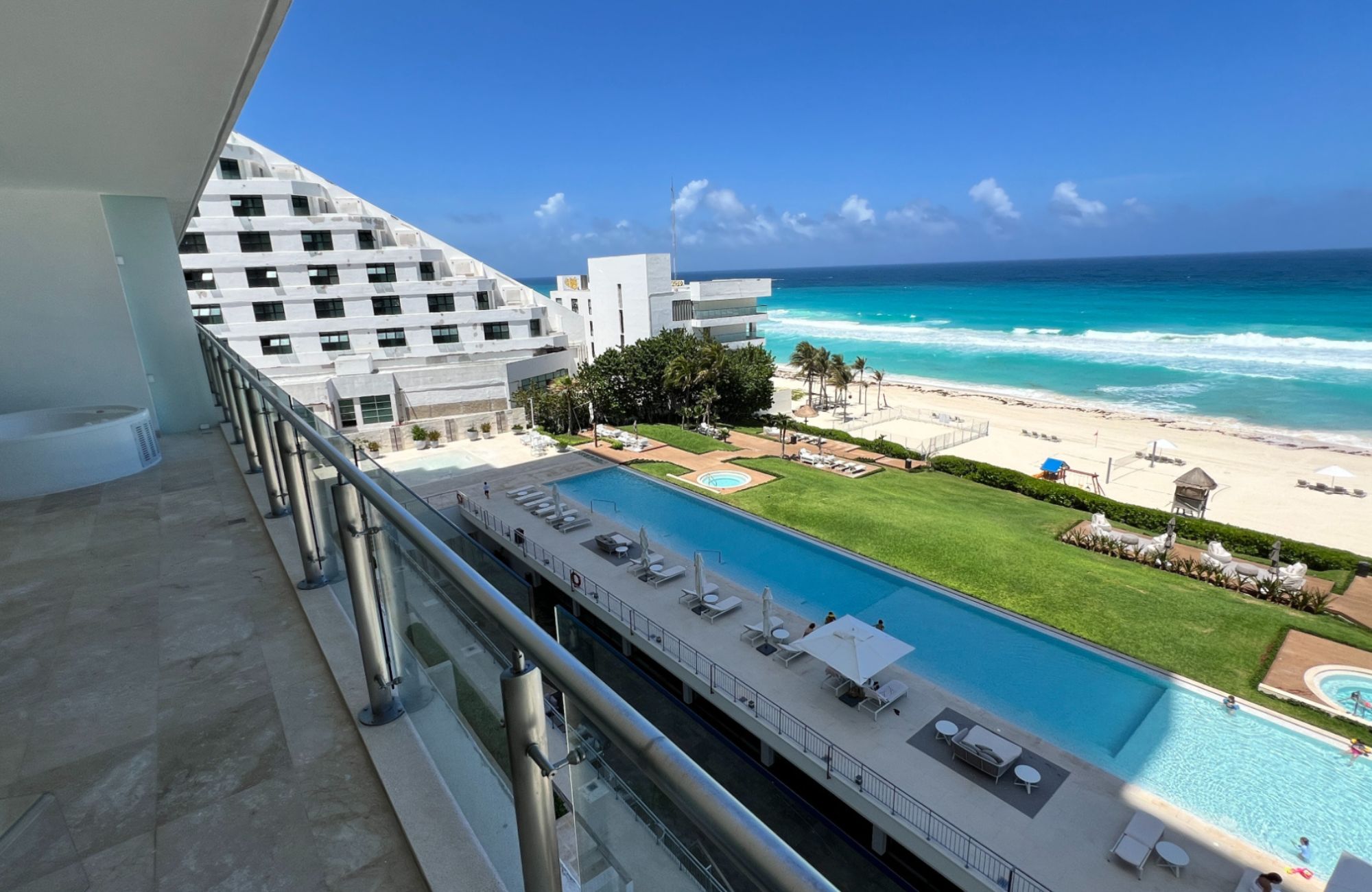 Lagoon-view penthouse for sale, Zona Hotelera, Canc&uacute;n
