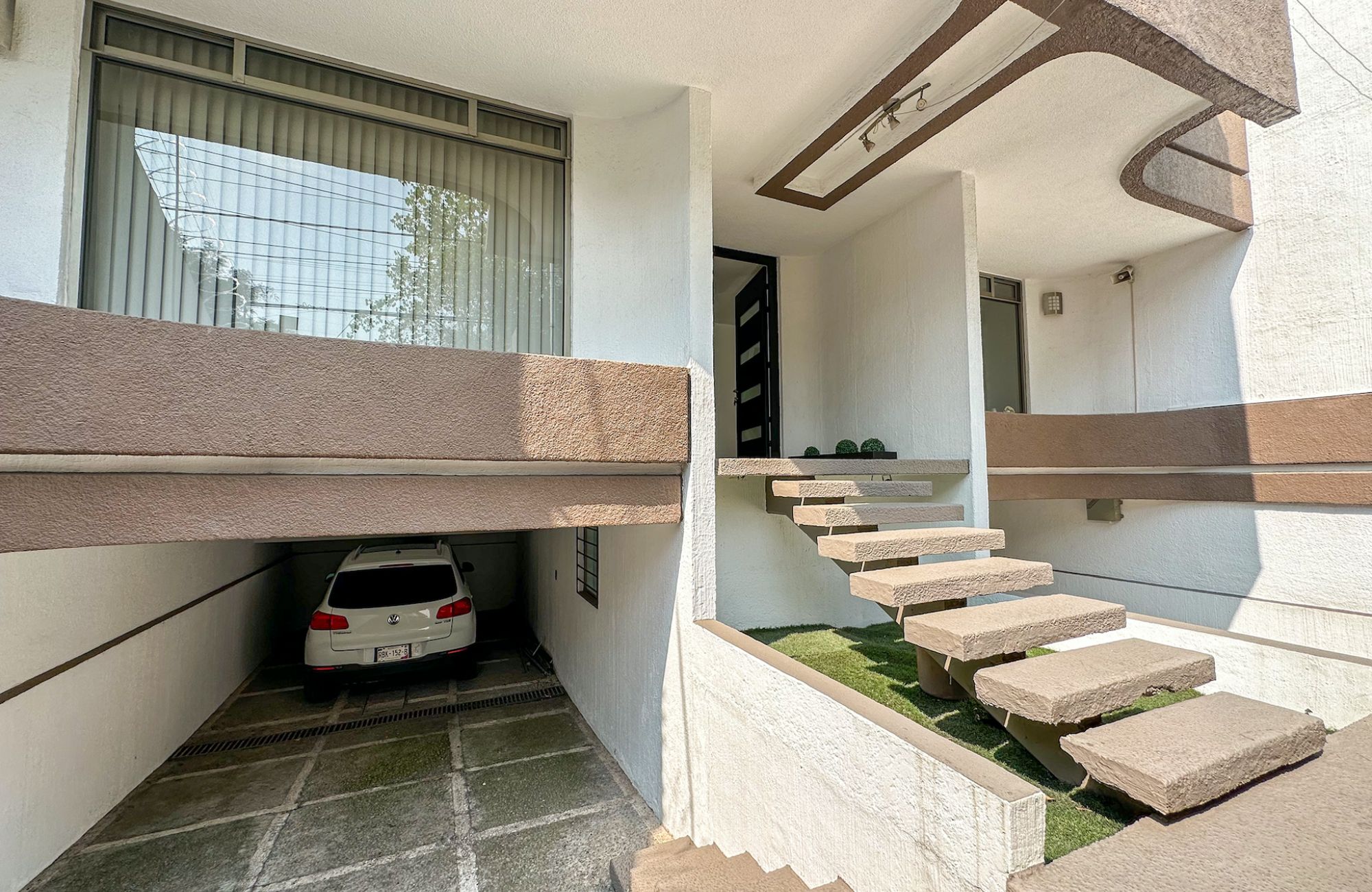Condo with private balcony, shared rooftop garden for sale, Polanco, Mexico City