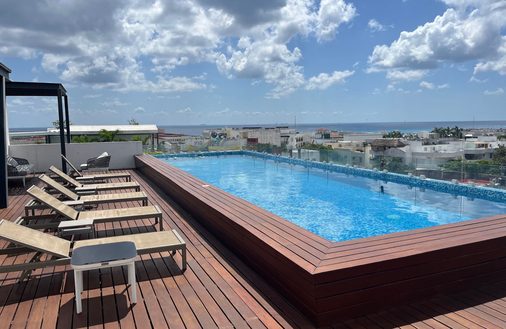 Apartment with terrace, large spaces, service room, for sale, Playa del Carmen