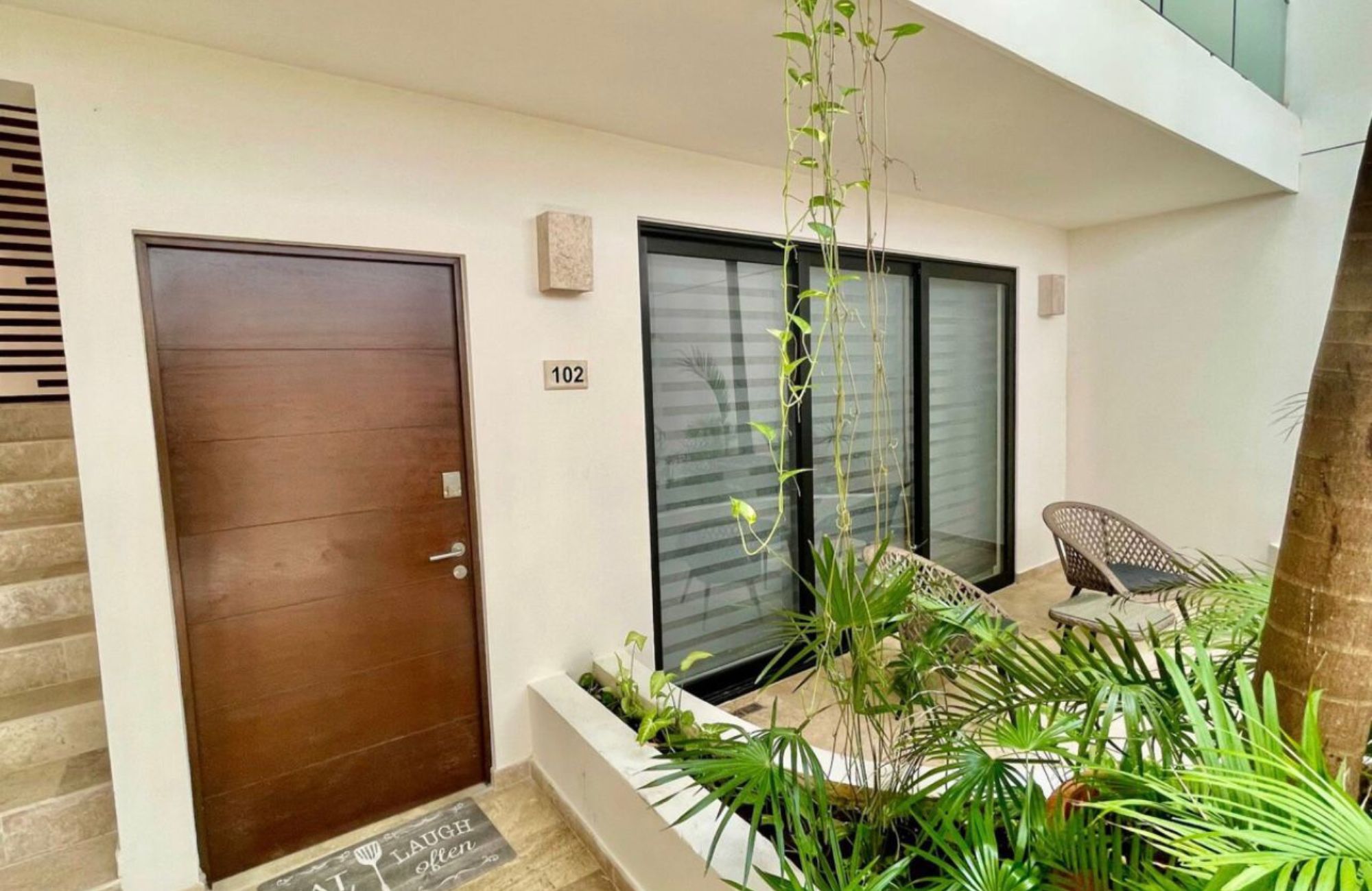 Apartment with terrace, large spaces, service room, for sale, Playa del Carmen