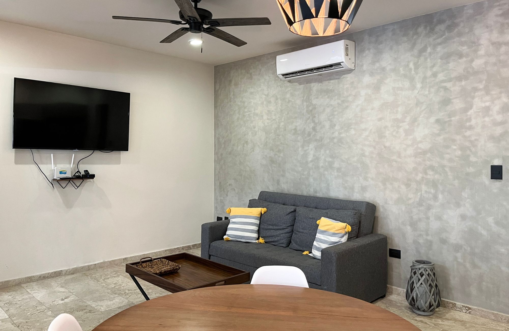 Apartment with terrace, large spaces, service room, for sale, Playa del Carmen