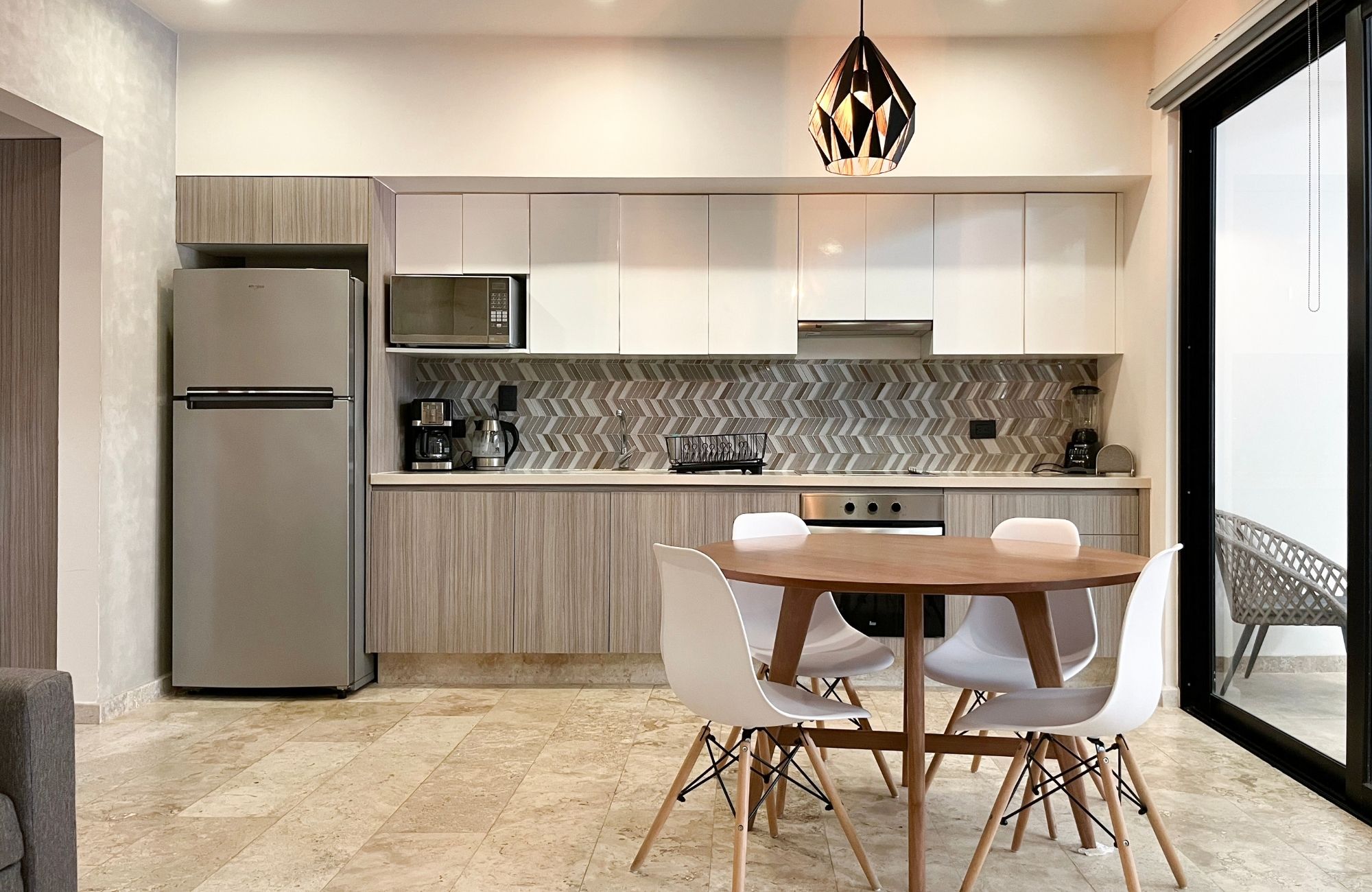 Apartment with terrace, large spaces, service room, for sale, Playa del Carmen