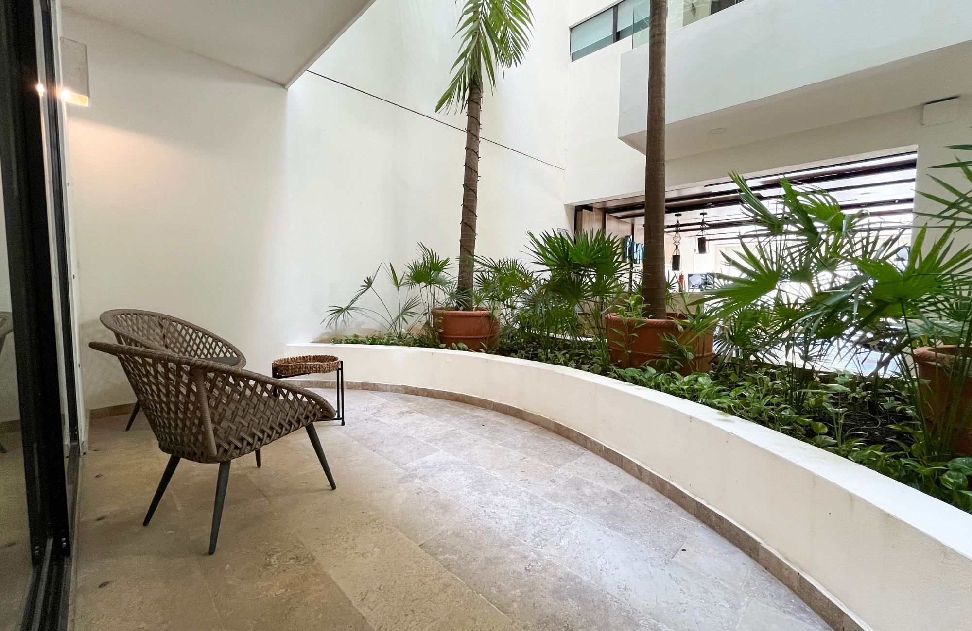 Apartment with terrace, large spaces, service room, for sale, Playa del Carmen