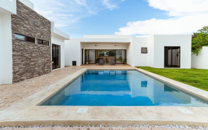 House with Garden and Private Pool for Sale in Rejoyada, M&eacute;rida