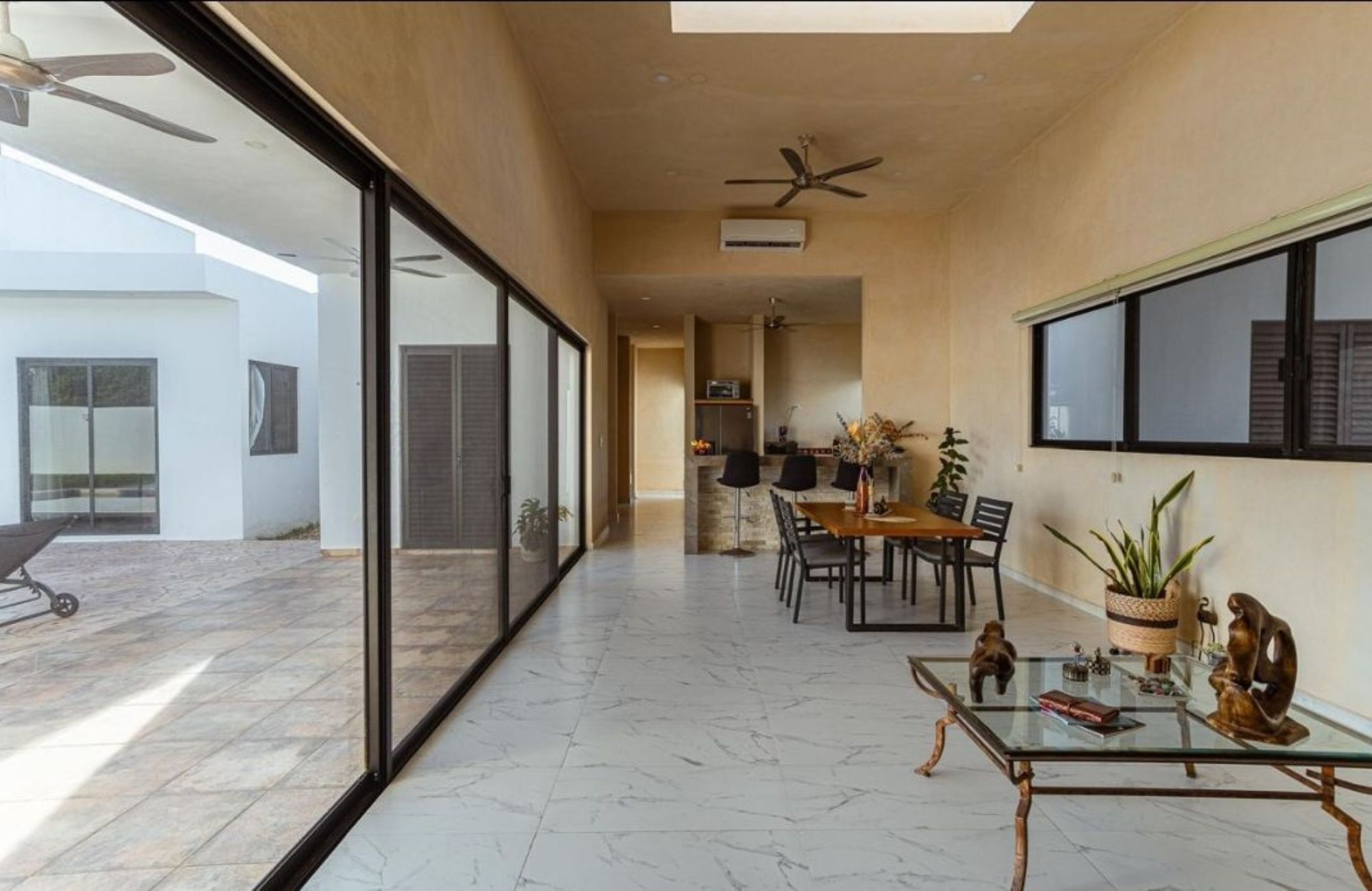 House with pool, high ceilings, terrace, in gated community for sale in Merida