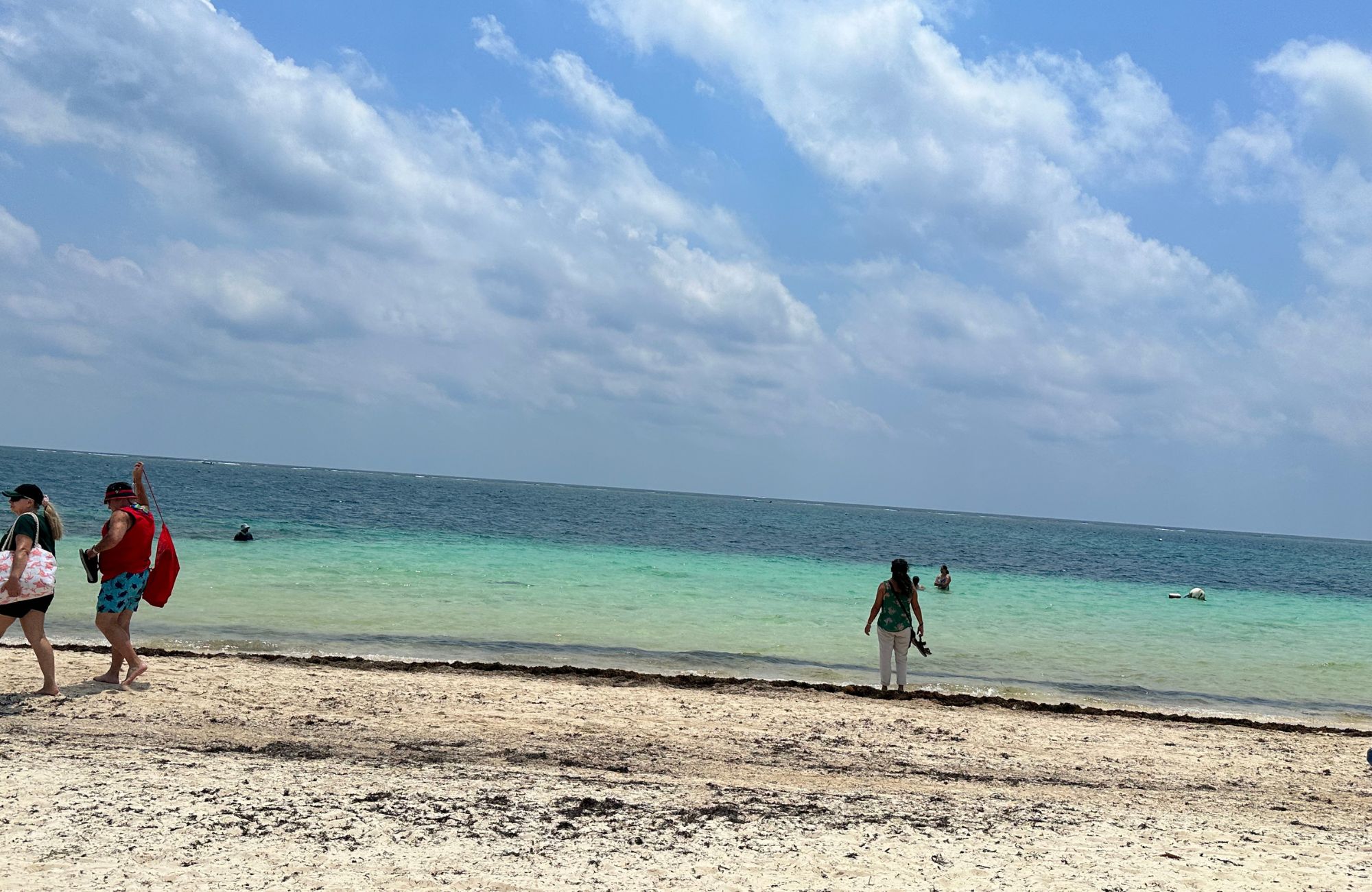 Condominium with ocean view, swimming pool, gym, for sale, beachfront, Puerto Morelos.