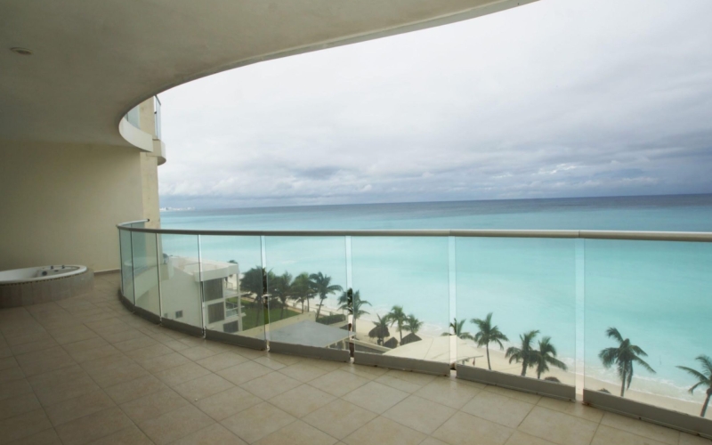 Condo with Balcony Jacuzzi for Sale in Lahia, Hotel Zone, Cancun