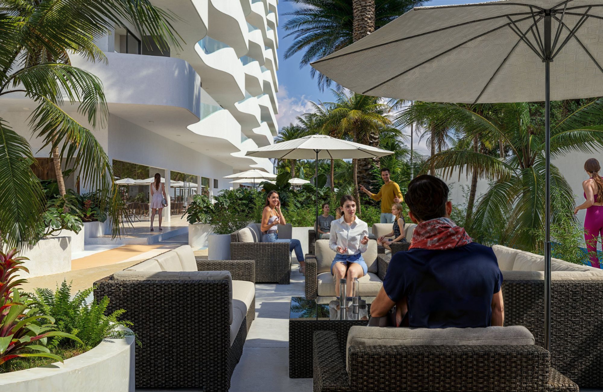 Spacious luxury apartment in the center of Cancun, with amenities: spa, pool, beauty salon, childrens club.