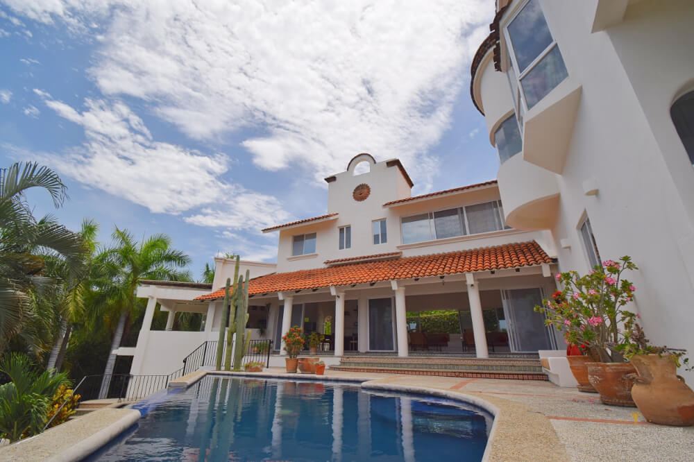 Luxury villa with pool surrounded by natural reserve for sale, Playa &Oacute;rgano, Huatulco