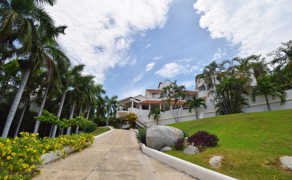 Luxury villa with pool surrounded by natural reserve for sale, Playa &Oacute;rgano, Huatulco