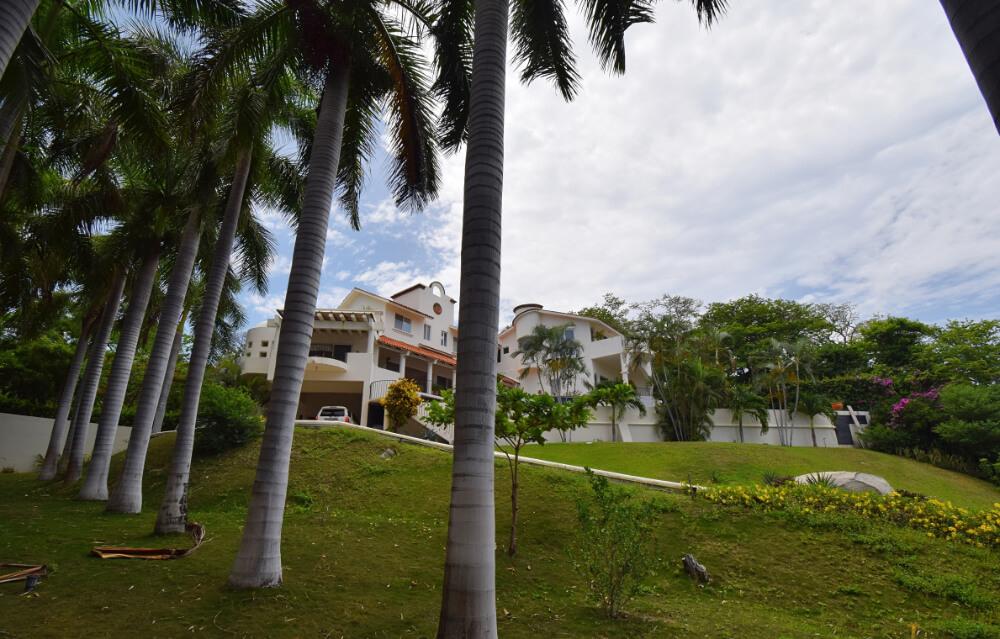 Luxury villa with pool surrounded by natural reserve for sale, Playa &Oacute;rgano, Huatulco