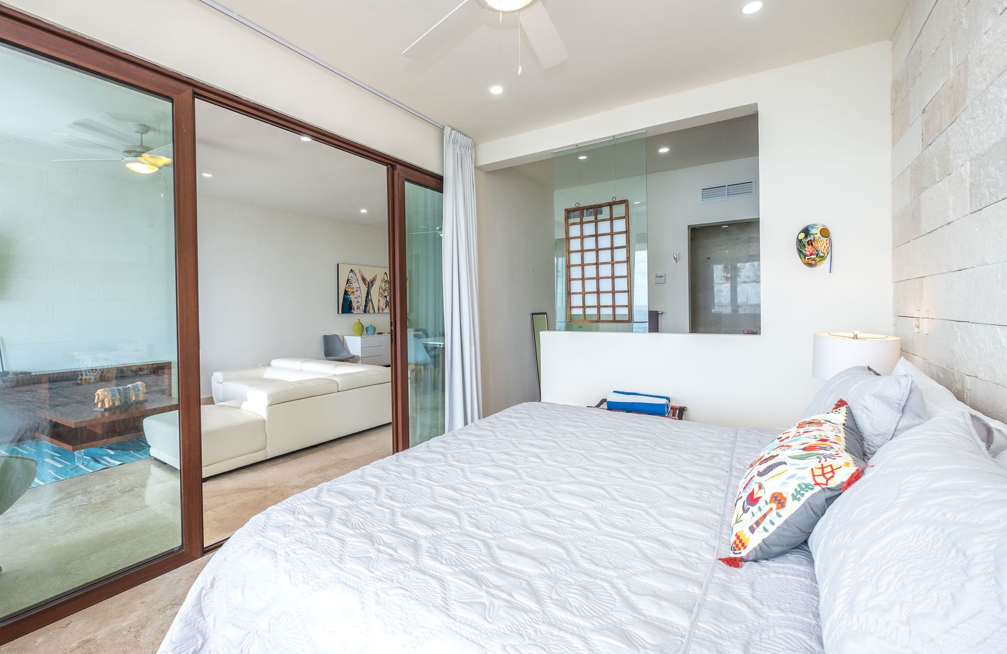 Modern condo with amenities, Tesla charger and dron for passengers