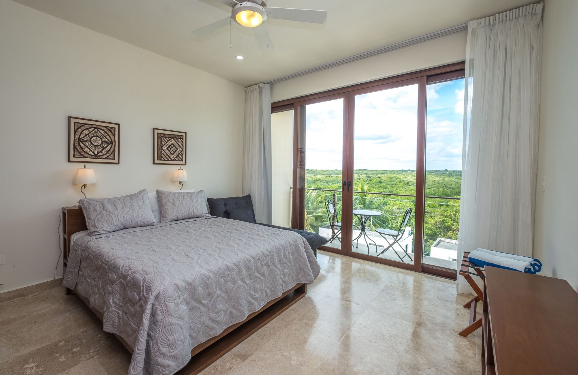 Modern condo with amenities, Tesla charger and dron for passengers