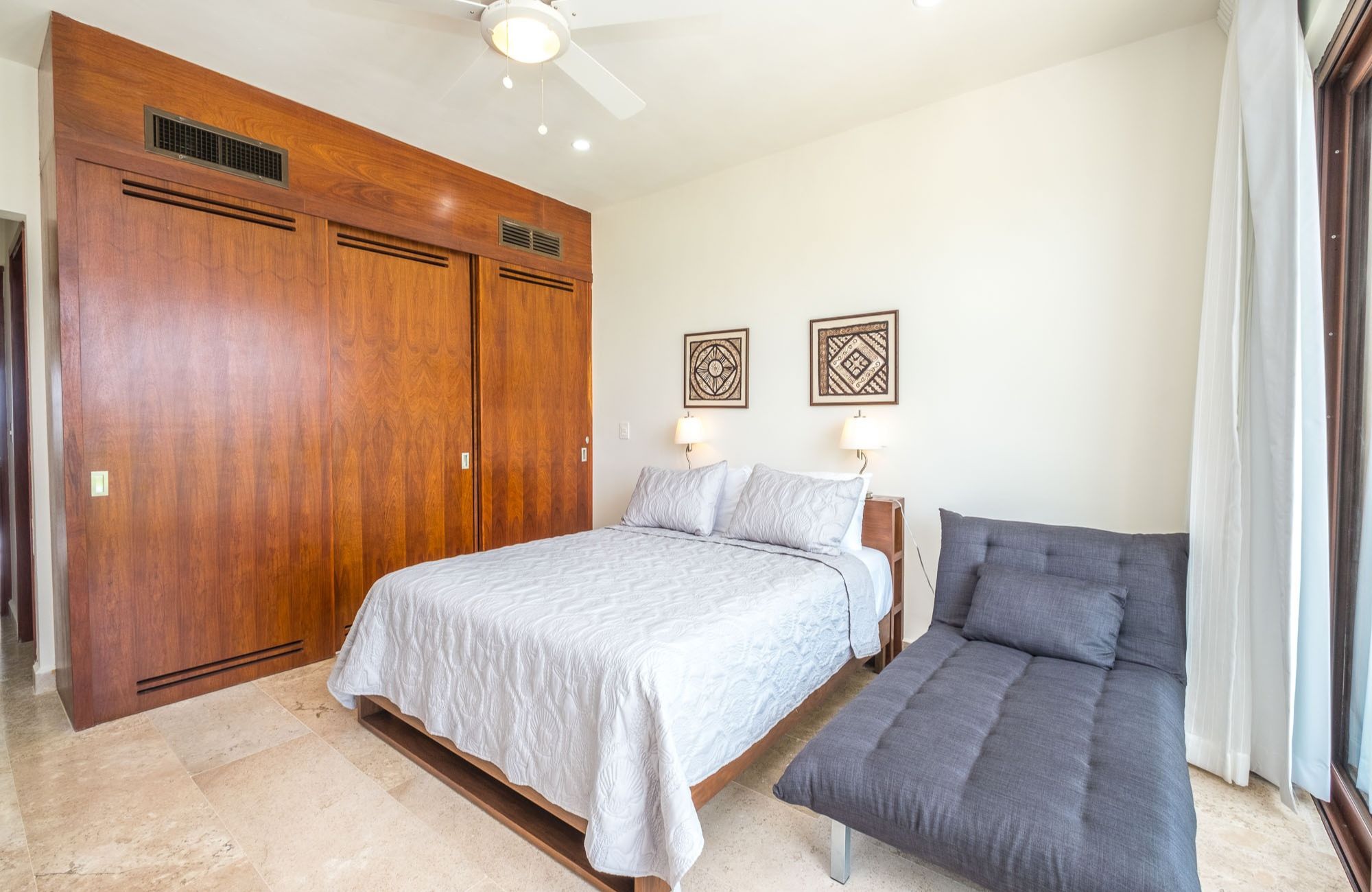 Modern condo with amenities, Tesla charger and dron for passengers